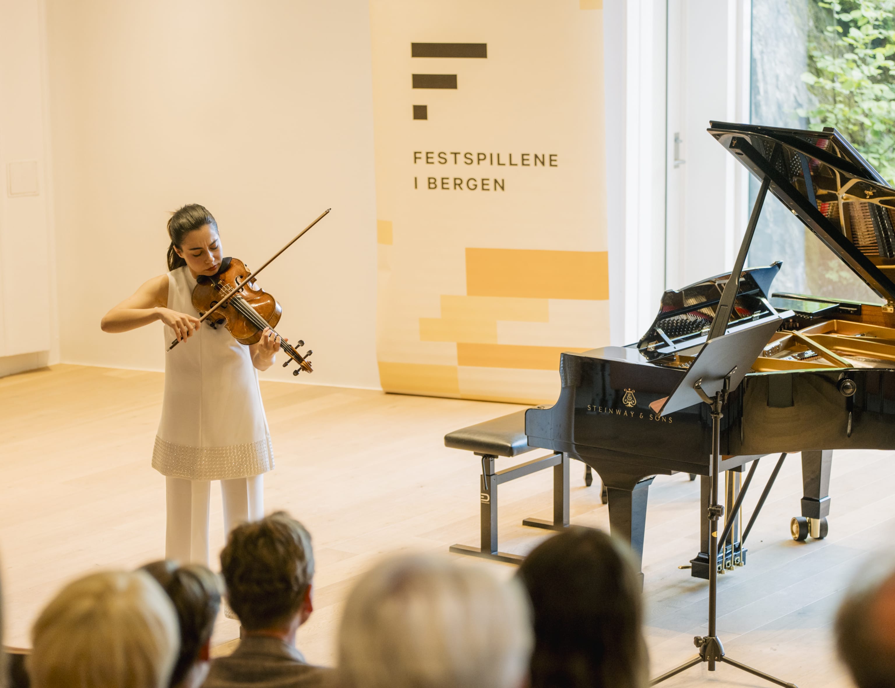 Sara Ferrández  m/Julia Hamos. Foto: Miriam Levi