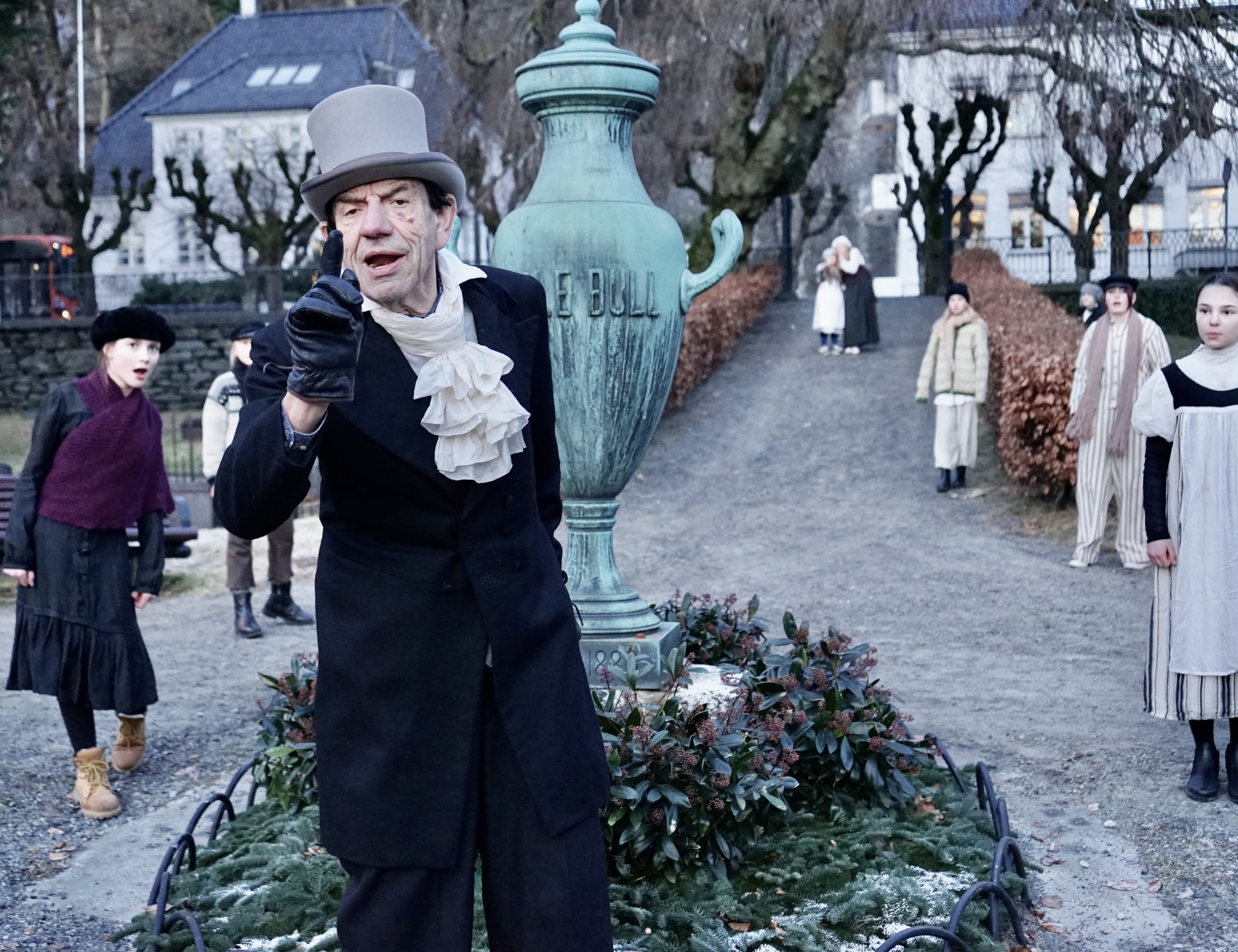 Hvem er vi? Historier fra seks fot under.