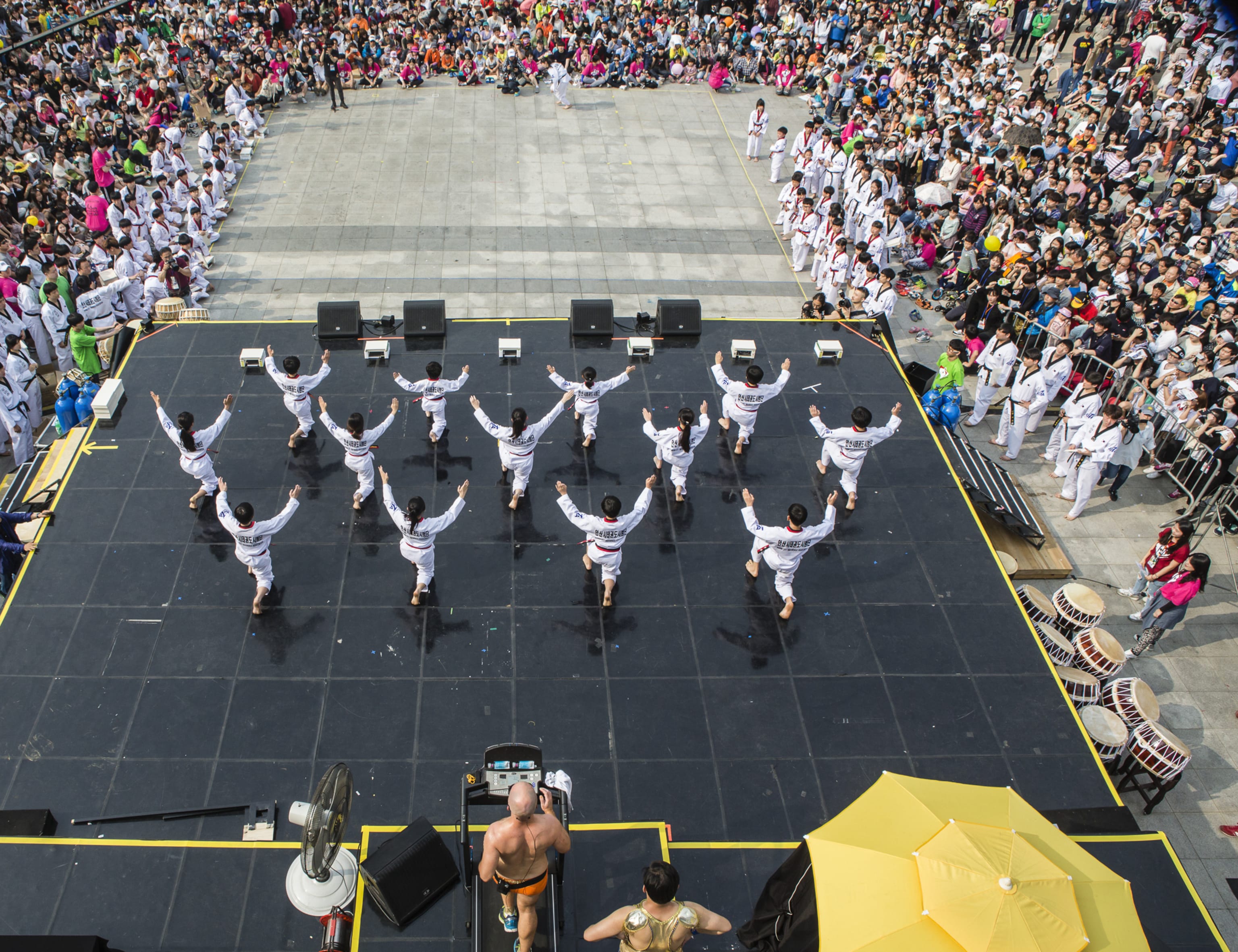 Fun Run av All The Queens Men. Ansan Street Arts Festival, 2015. Foto: Studio Pal