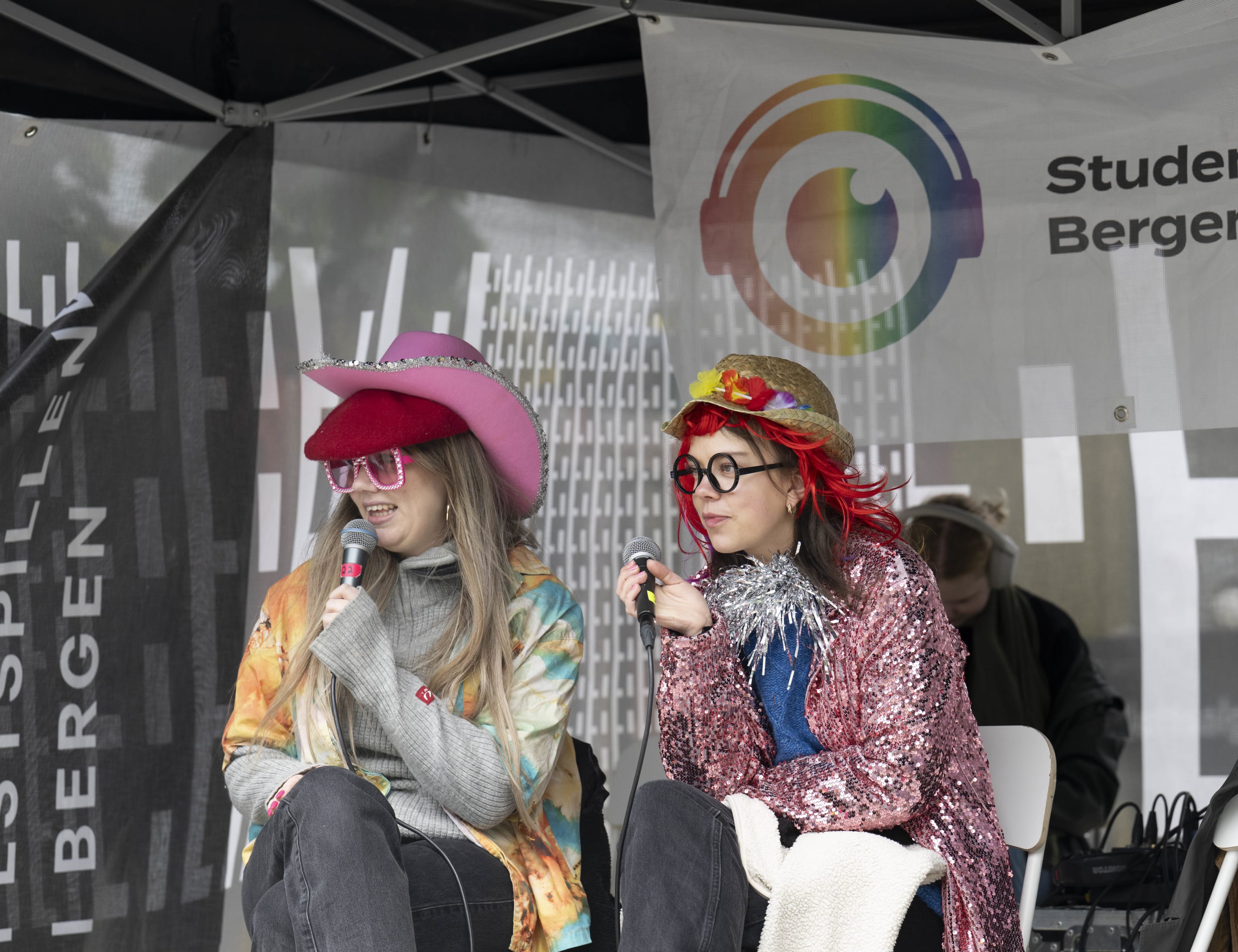 Studentradioen på Festallmenningen 2025. Foto: Thor Brødreskift