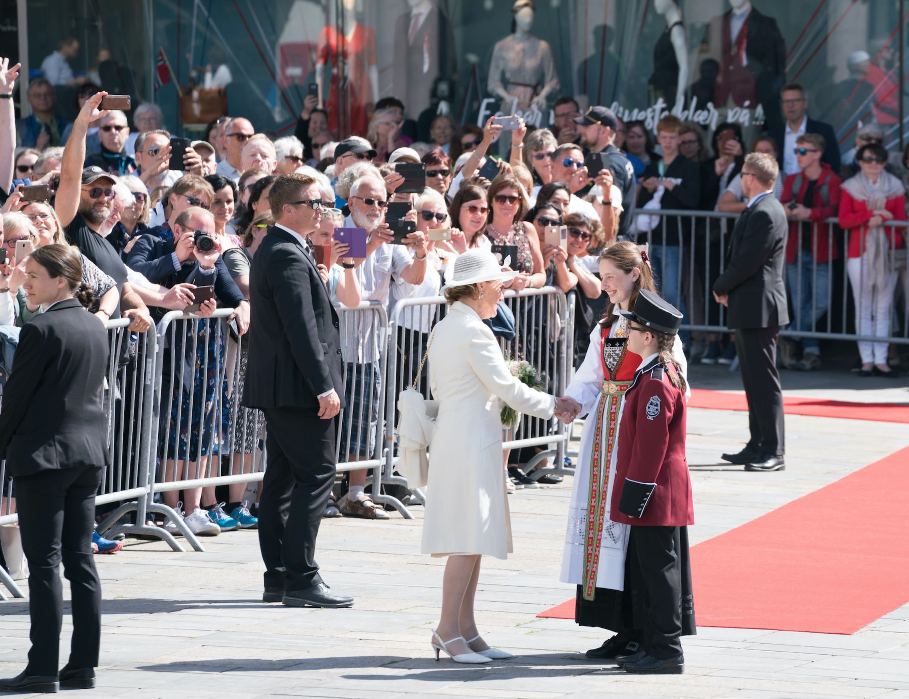 H.M. Dronning Sonja På Vei Til Festspillenes Åpningsseremoni I 2018. Foto: Thor Brødreskift.