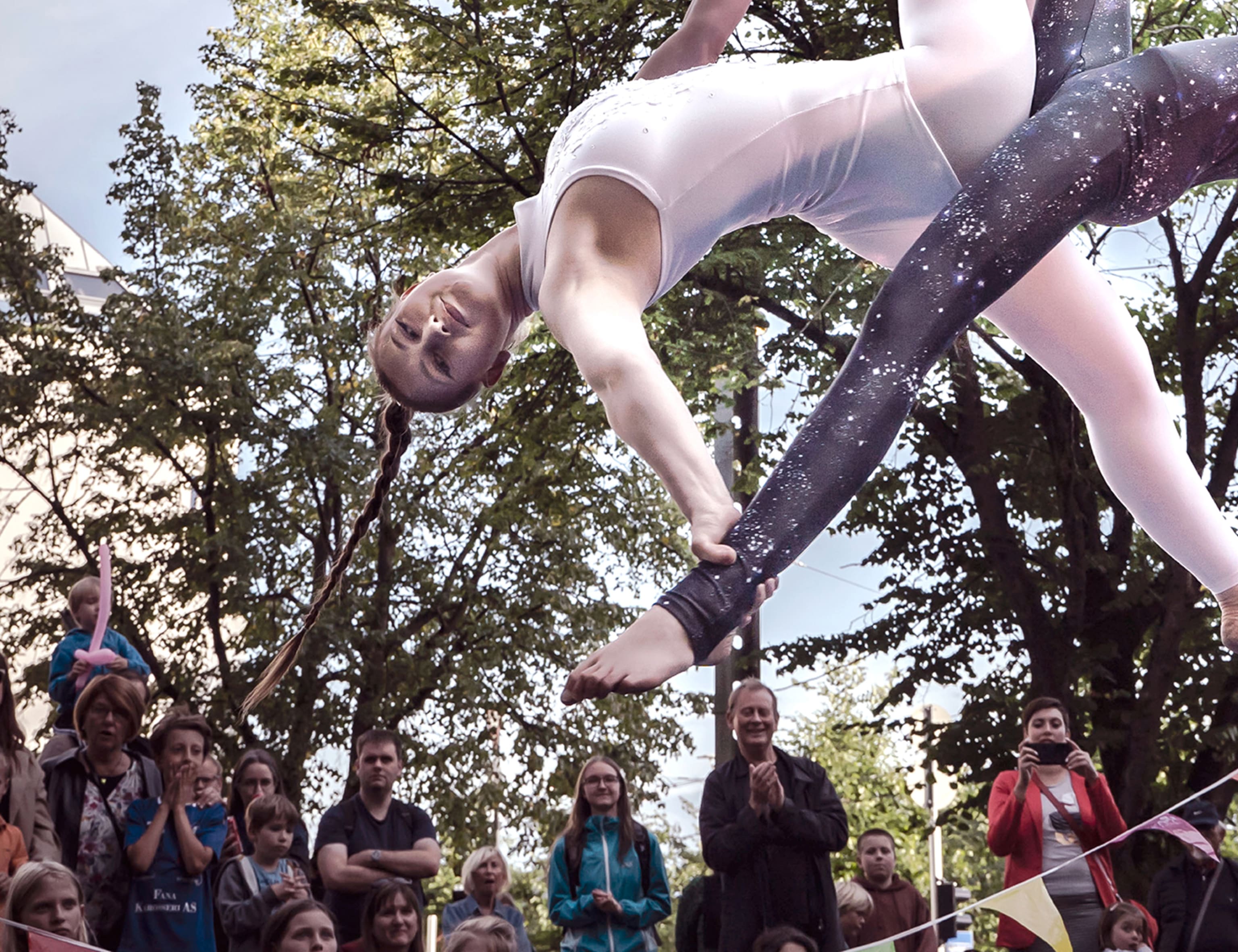 Cirkus Balance - Festival square