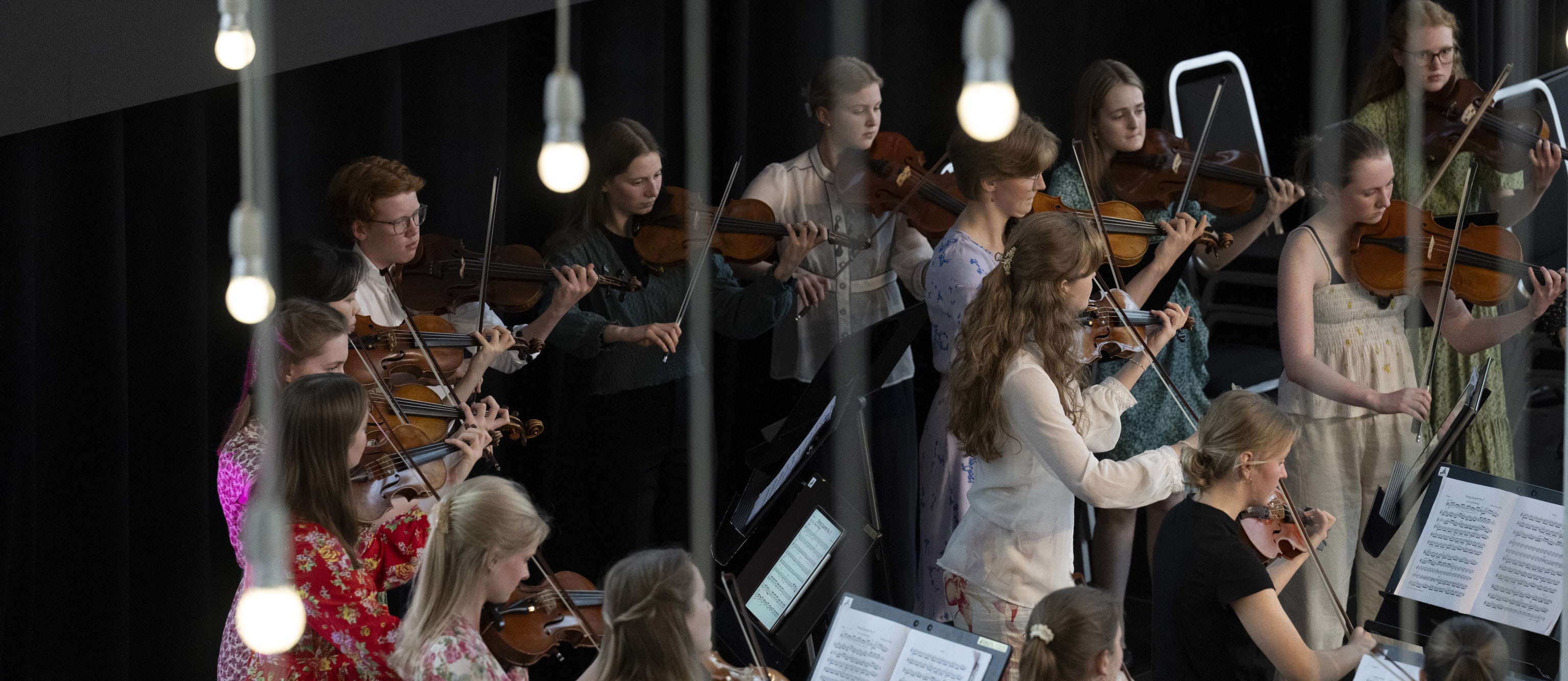Camerata Bergen m Leif Ove Andsnes. Foto: Thor Brødreskift