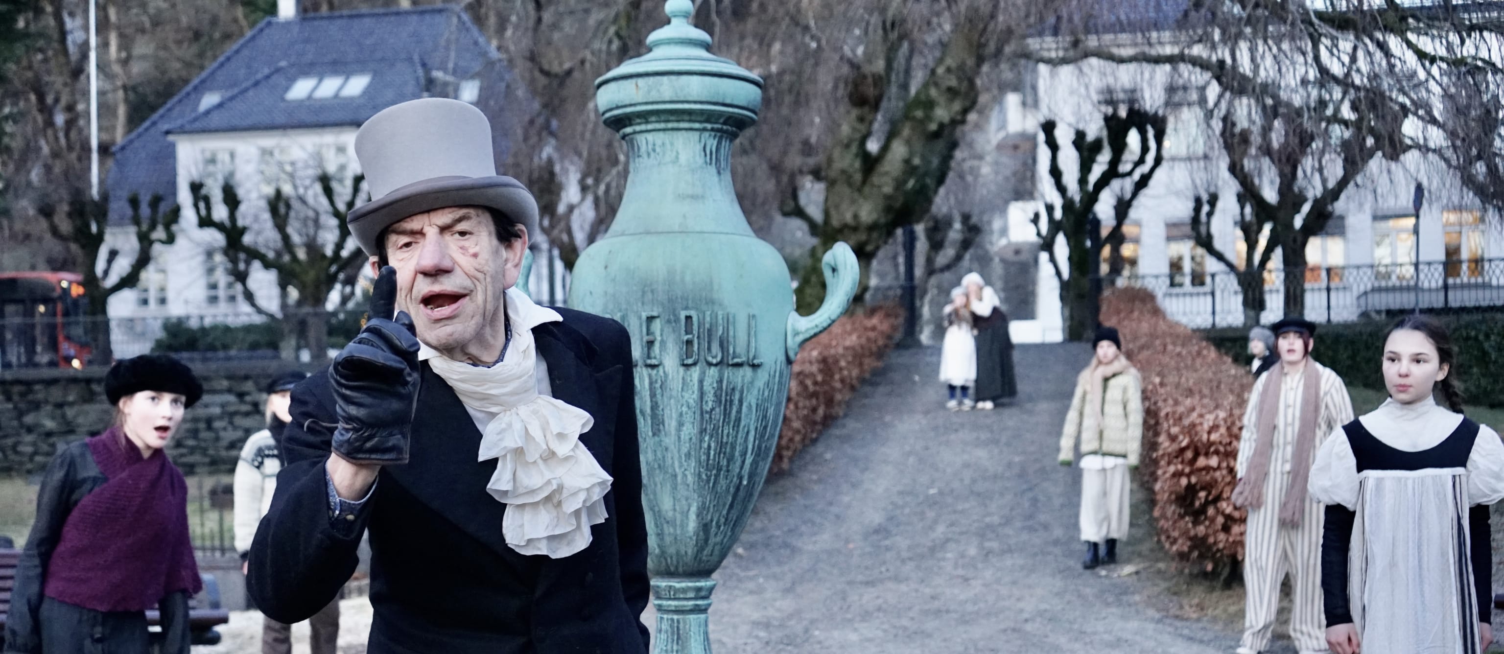 Hvem er vi? Historier fra seks fot under.