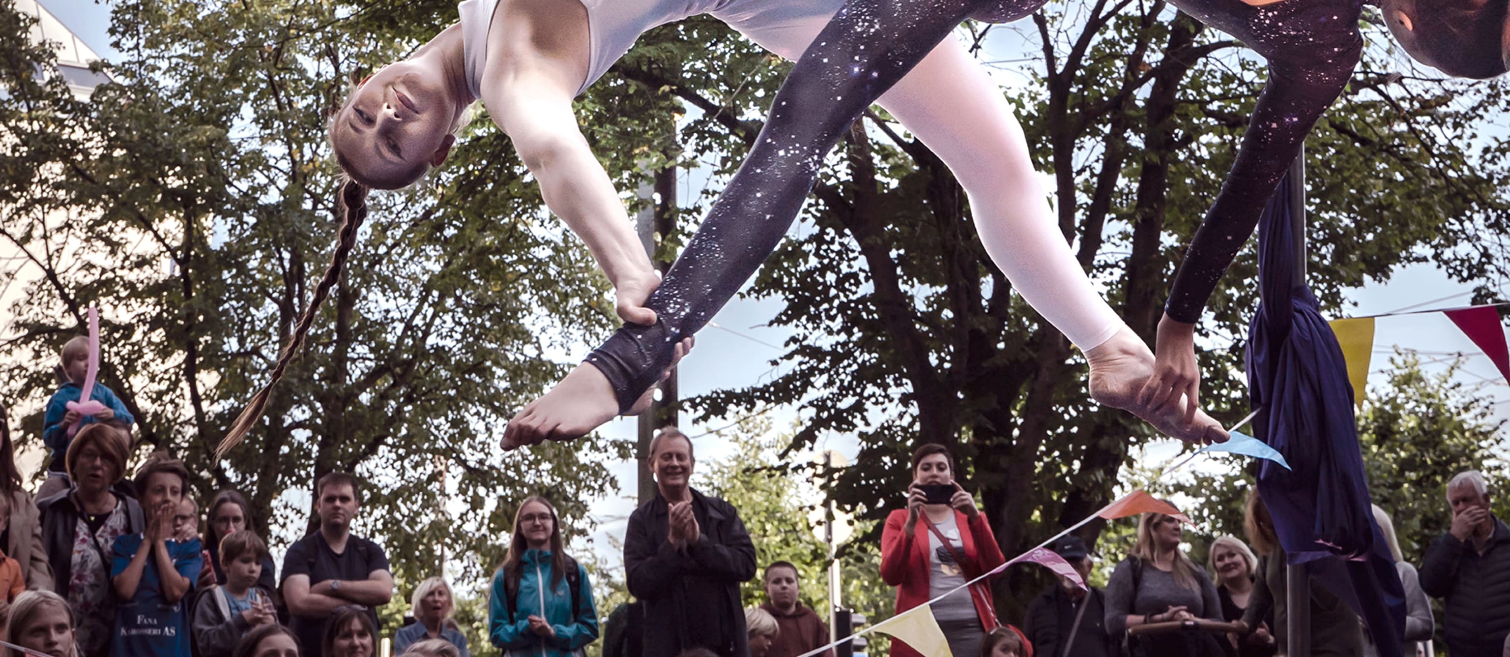 Cirkus Balance - Festival square