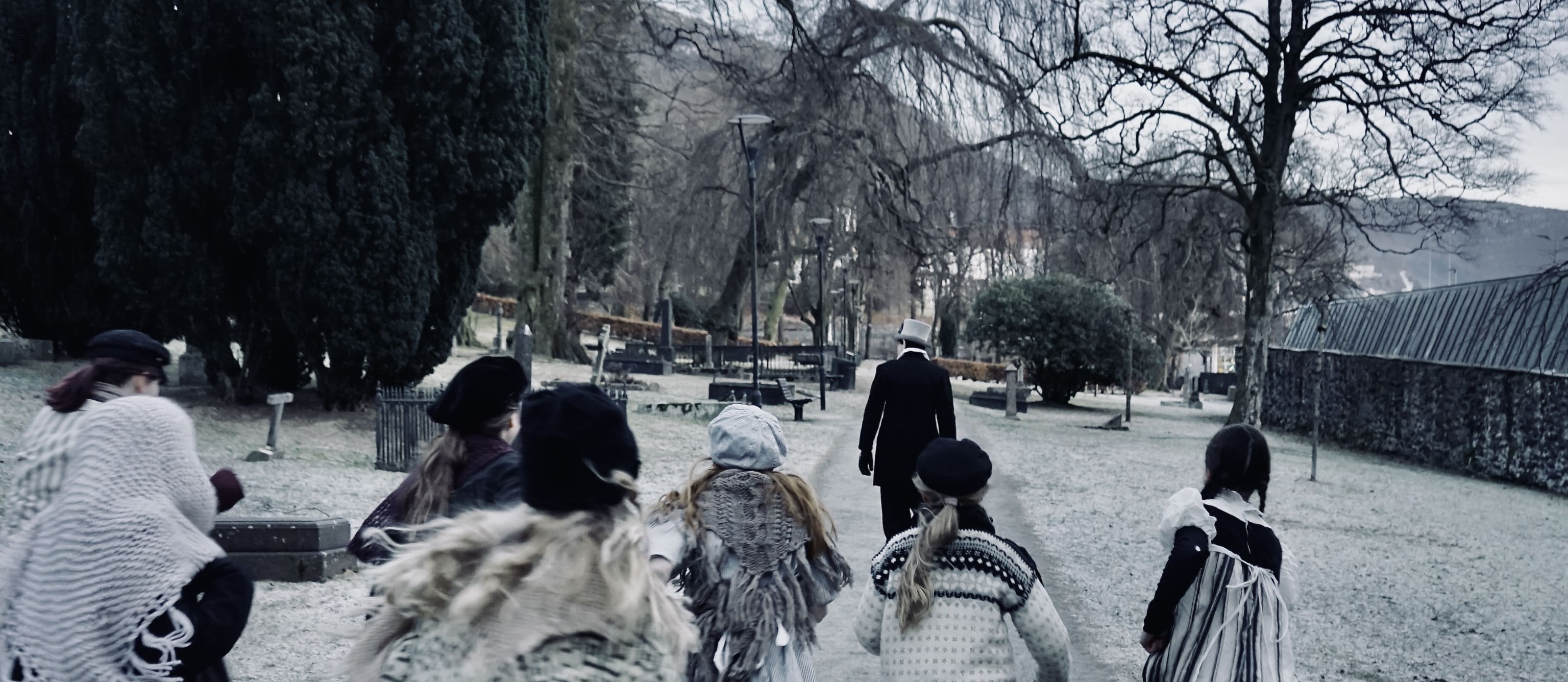 Hvem er vi? Historier fra seks fot under.