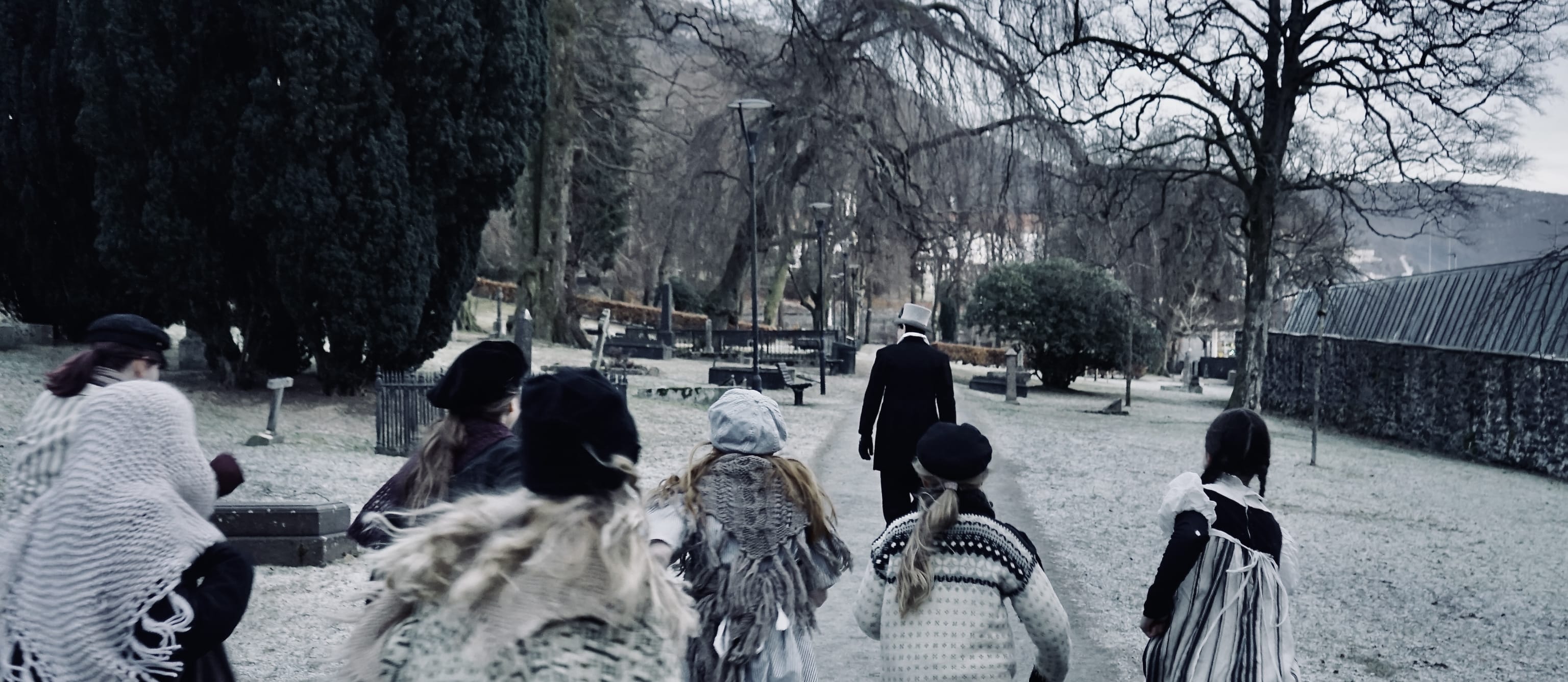 Hvem er vi? Historier fra seks fot under.