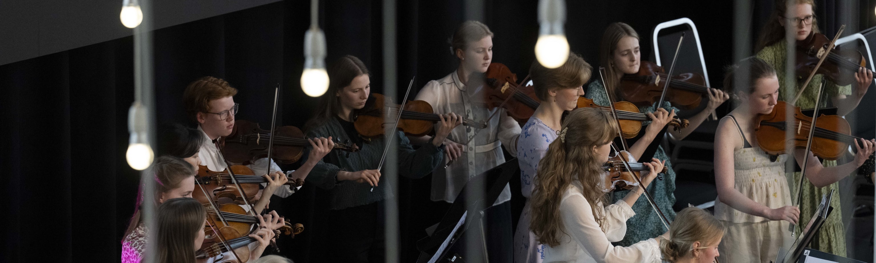 Camerata Bergen m Leif Ove Andsnes. Foto: Thor Brødreskift