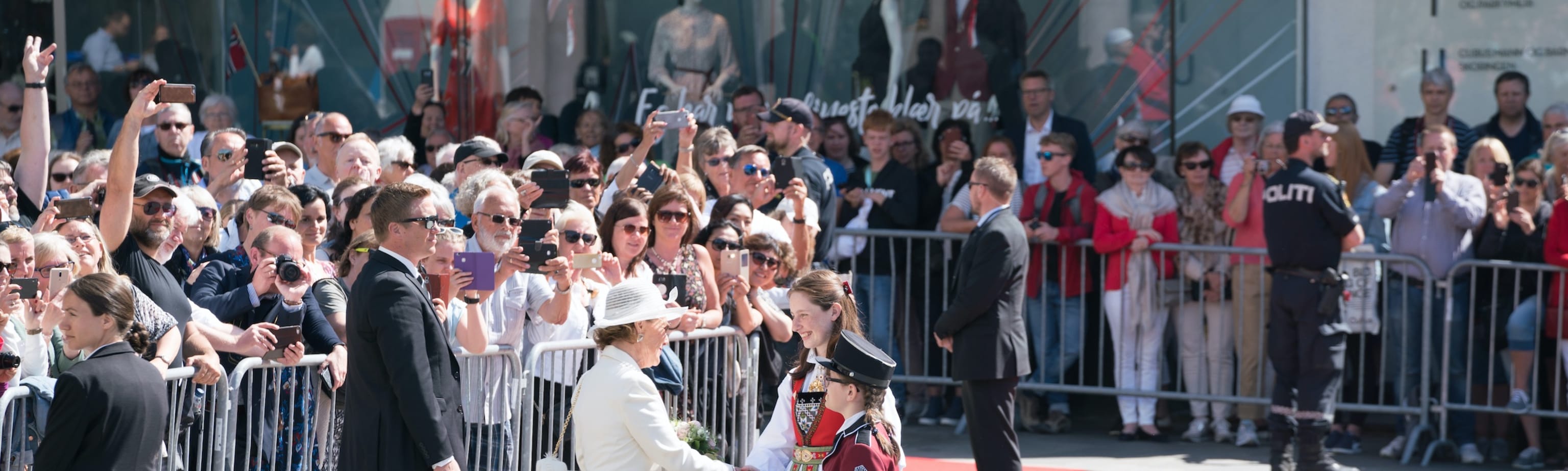 H.M. Dronning Sonja På Vei Til Festspillenes Åpningsseremoni I 2018. Foto: Thor Brødreskift.