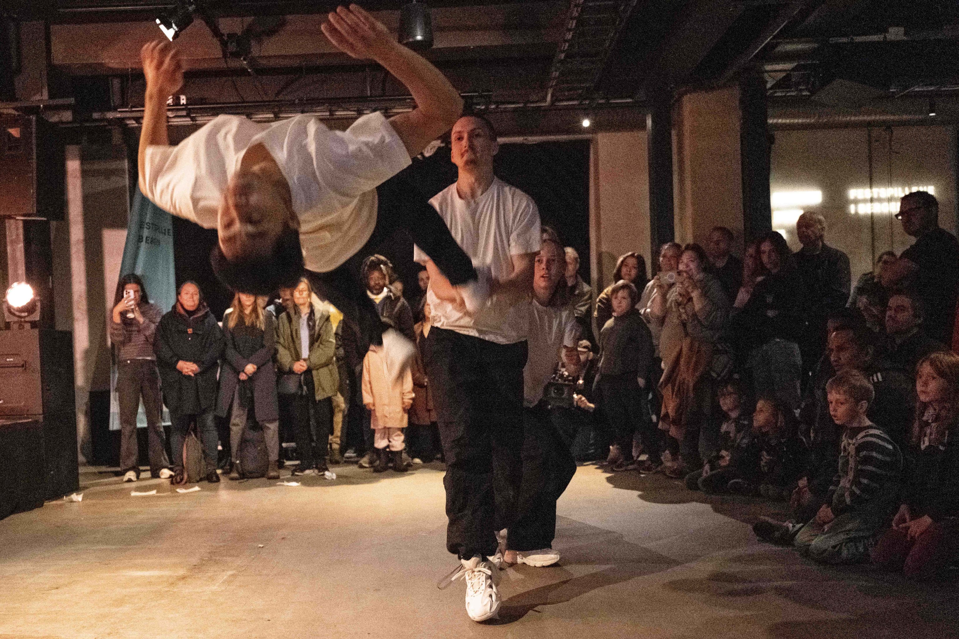 JUNG danser. Foto: Thor Brødreskift