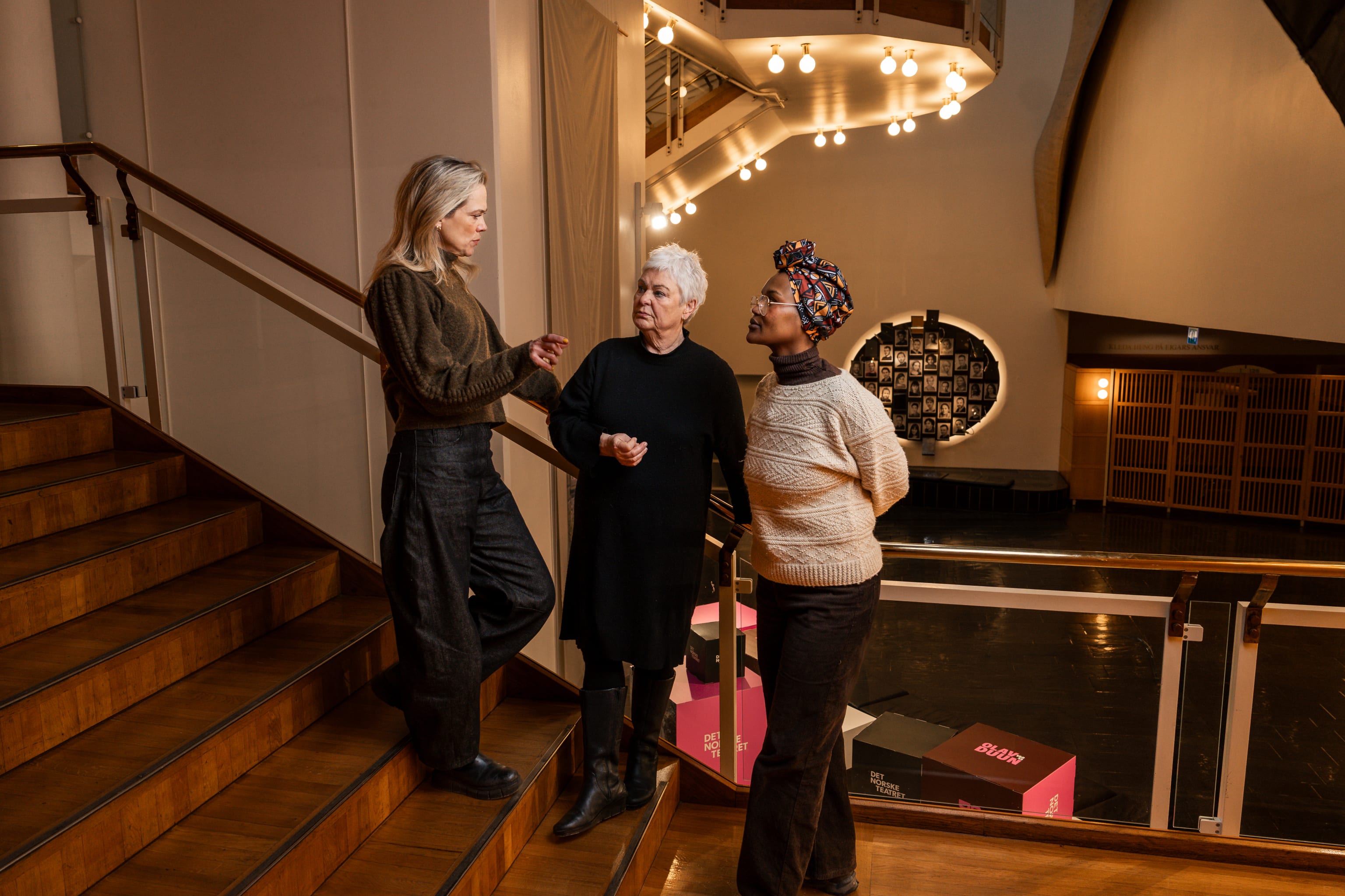Ane Dahl Torp, Ellen Horn og Jae Nyamburah på Det Norske Teatret. Foto: Ole Herman Andersen