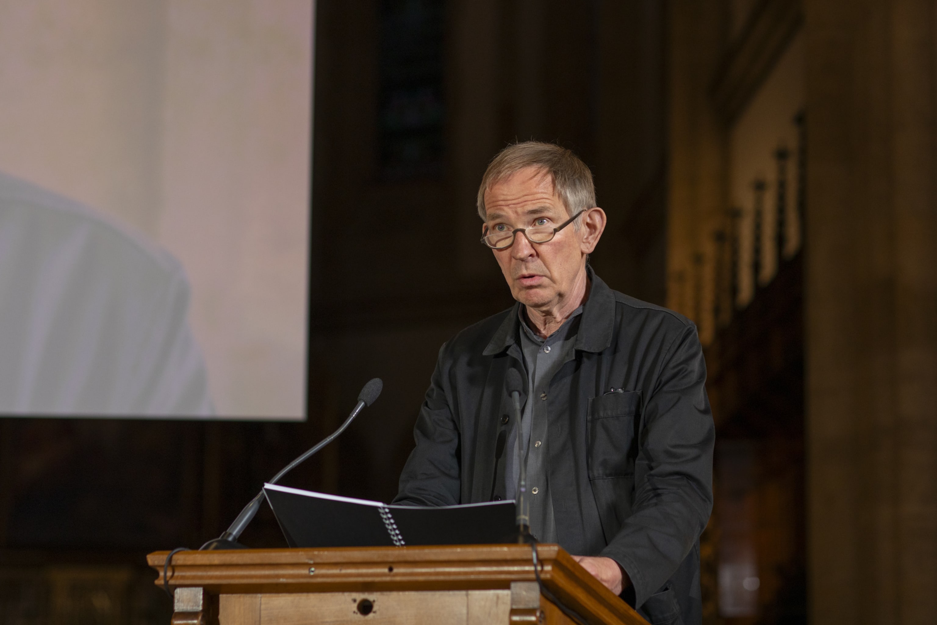 Forestillingsbilde fra oppsetning i Wien av Prozess Pelicot. Foto: Nurith Wagner-Strauss