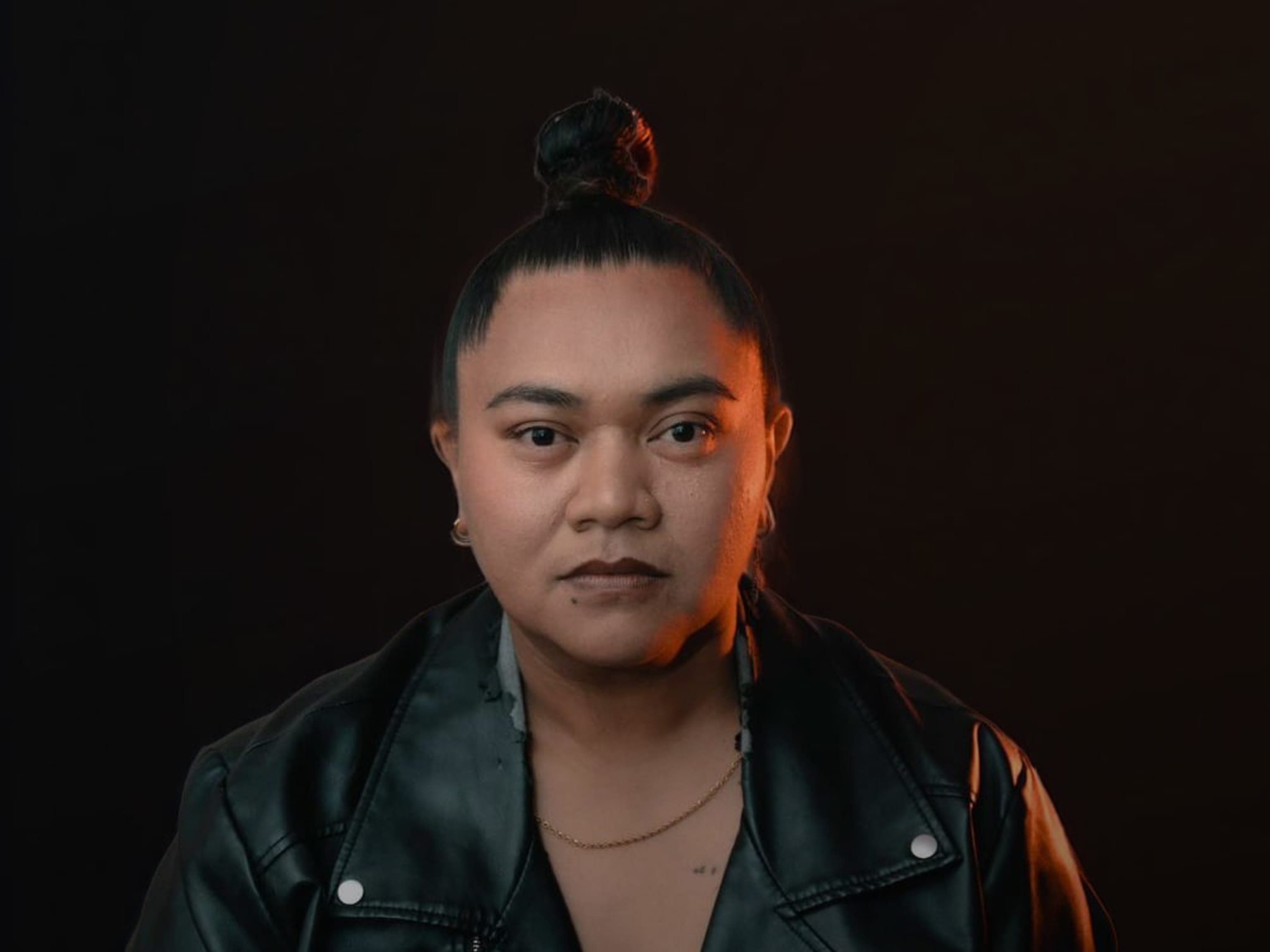 Eve Nikolao. Singer-songwriter og musiker fra Samoa.