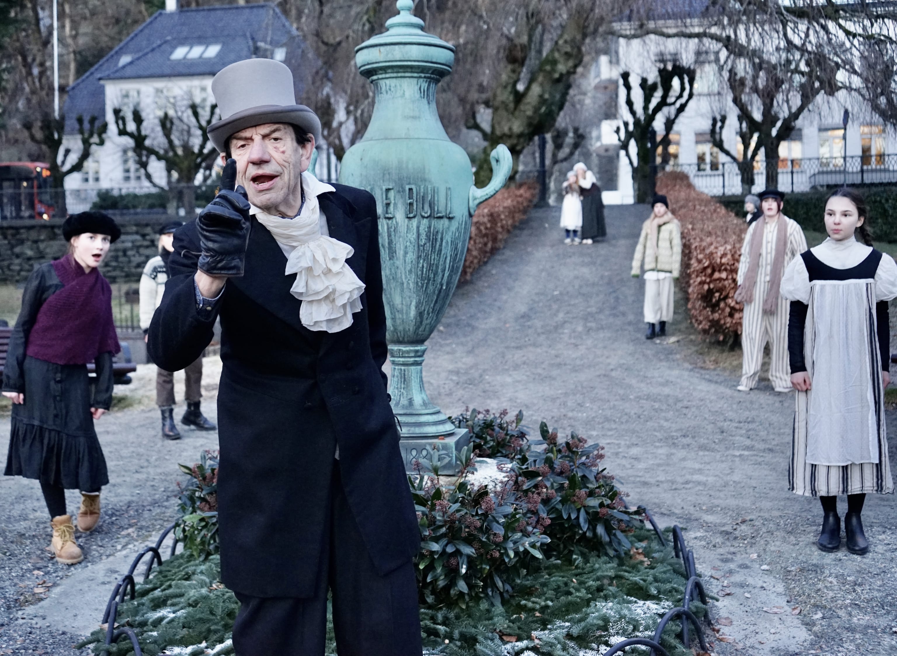 Hvem er vi? Historier fra seks fot under.