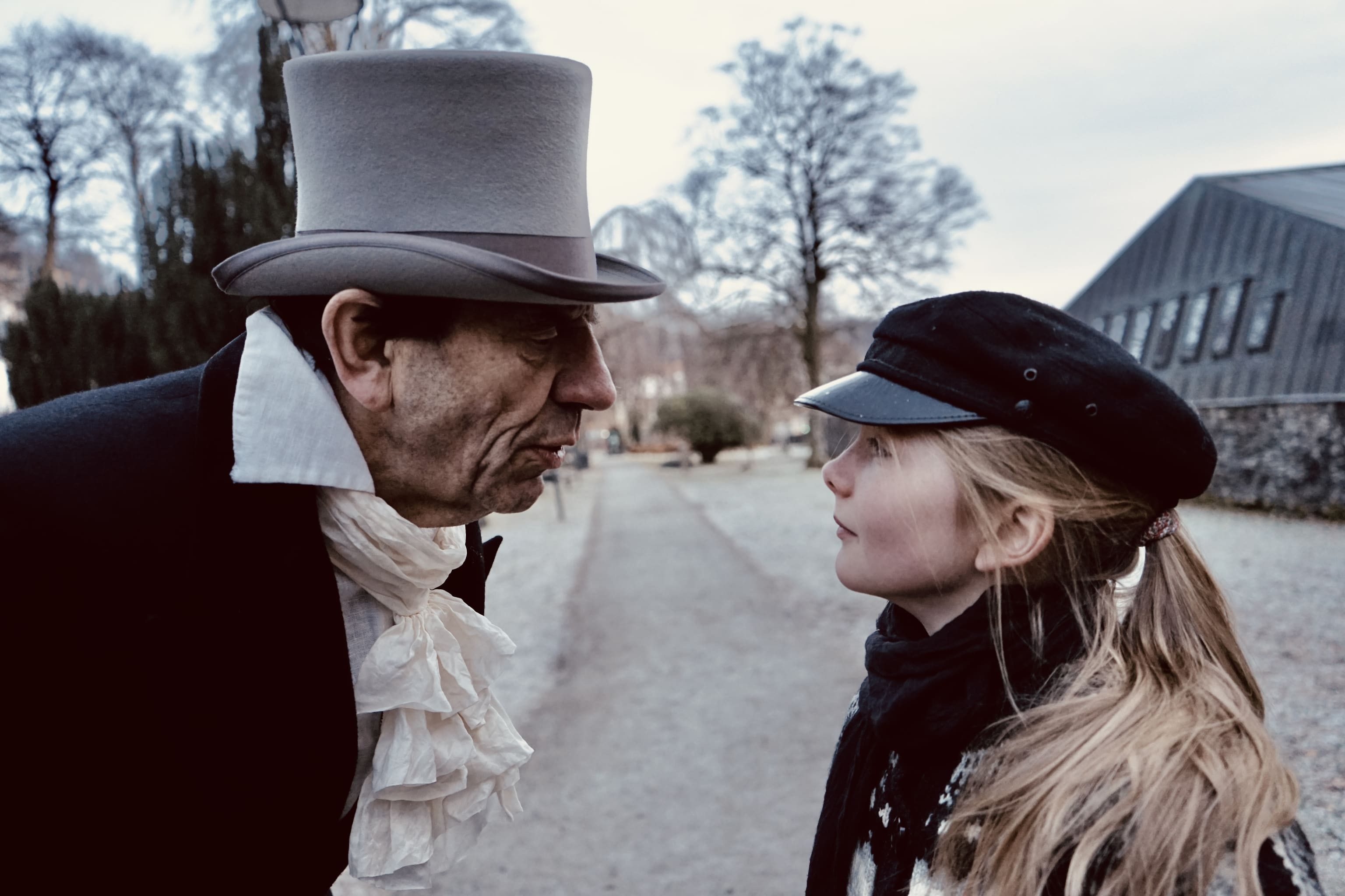 Hvem er vi? Historier fra seks fot under.