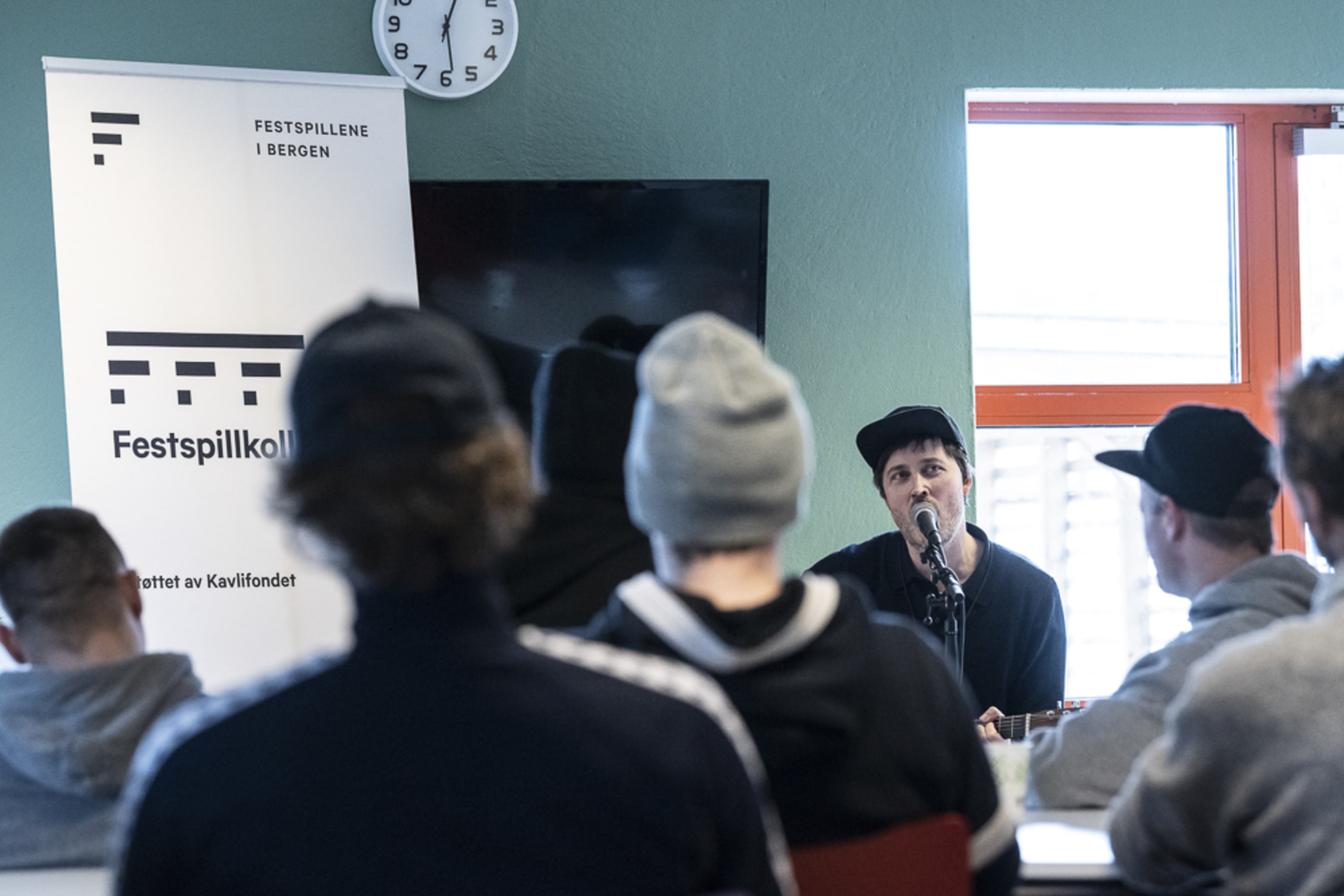 Bjørn Tomren Holdt To Konserter I Bergen Fengsel Og En Konsert På Sandviken Sykehus I Regi Av Festspillkollektivet Våren 2022. Her Fra Opptreden I Bergen Fengsel. Foto: Thor Brødreskift.