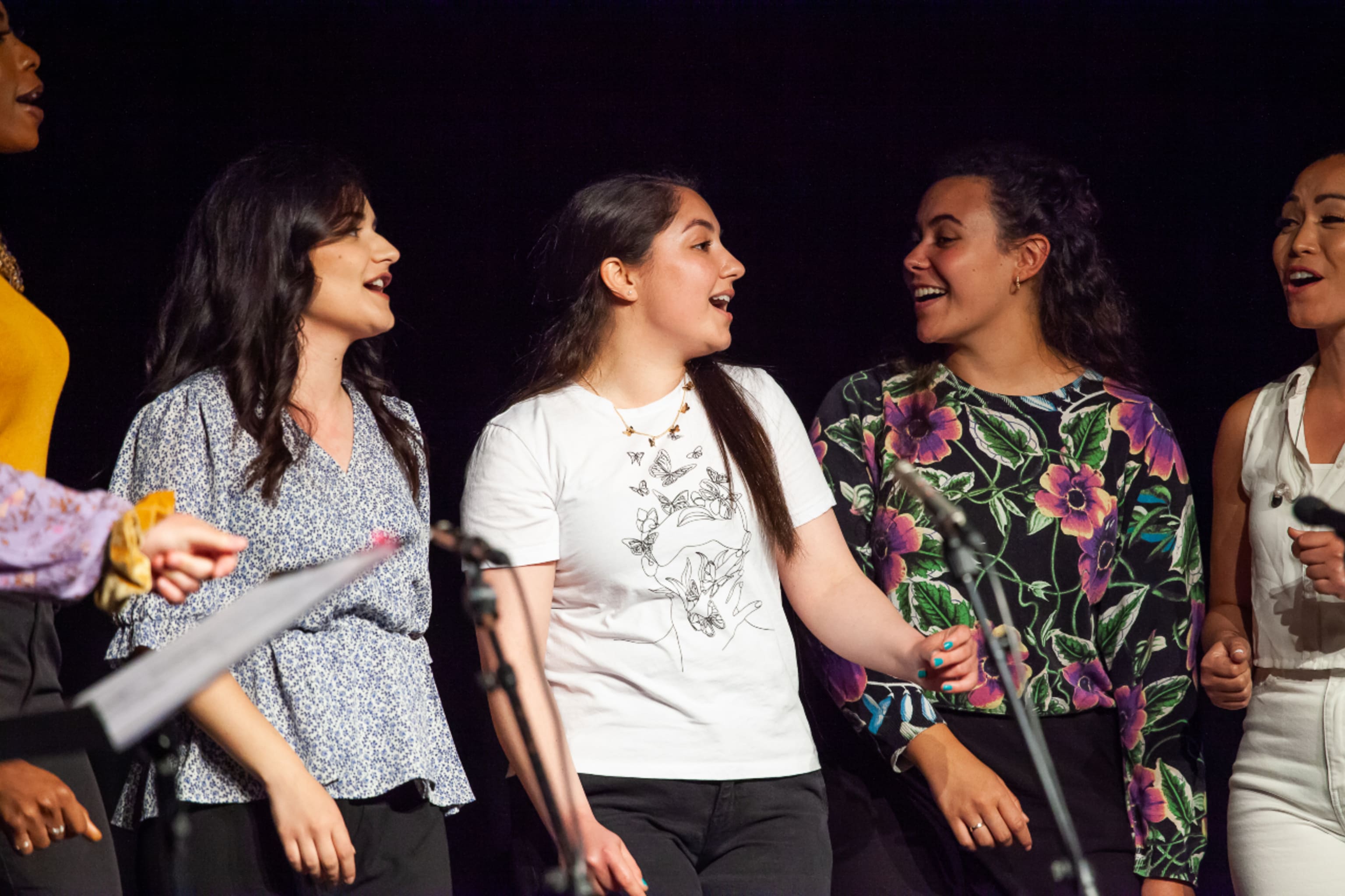 Vårkonsert Med Voices Of Papillon På Bergen Internasjonale Kultursenter 20. Mai 2022. Den Bergenske Soulsrtisten MYRNA Var Med Som Gjest. Foto: Johanne Karlsrud.