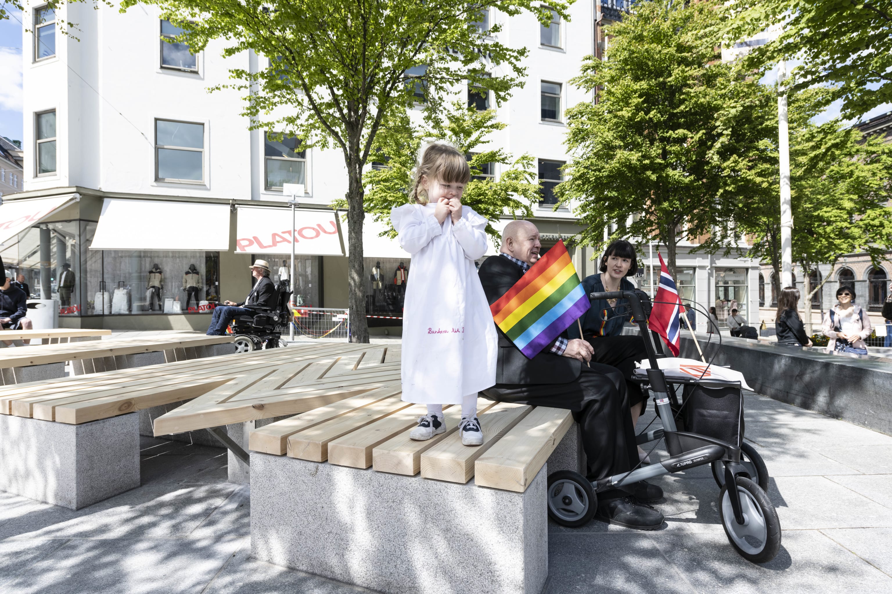 Benkene Til Kim. Foto: Thor Brødreskift