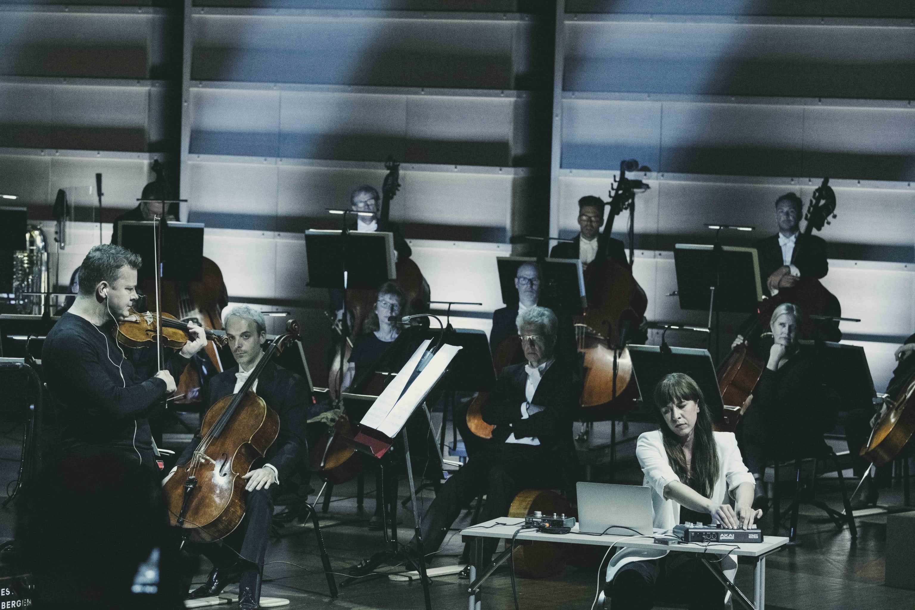 Peter Herresthal, Missy Mazzoli & Bergen Filharmoniske Orkester. Foto: Thor Brødreskift