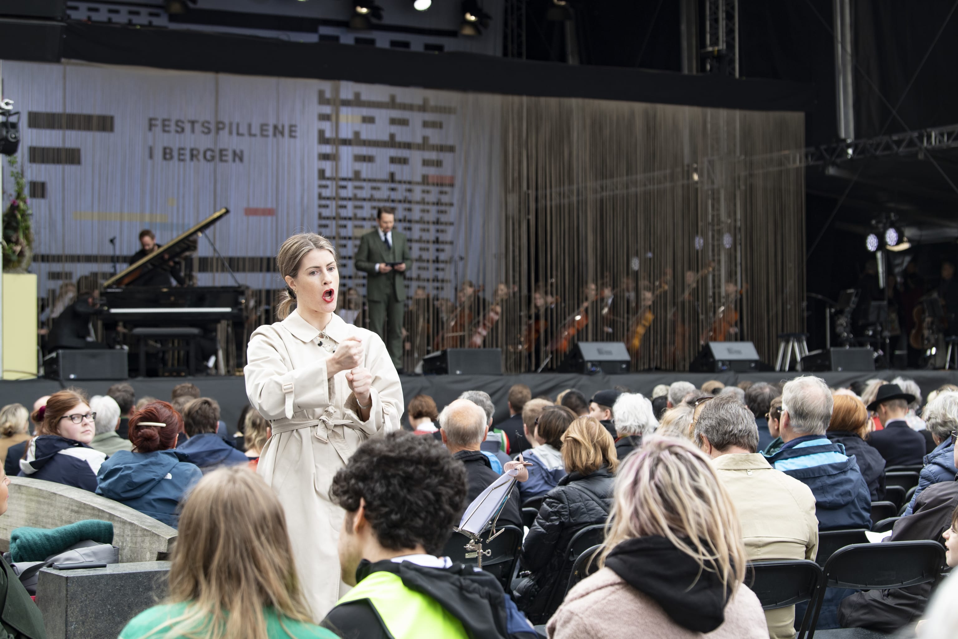 Tegnspr&#229;ktolkning p&#229; Festspillenes &#229;pningsseremonien 2022. Foto: Thor Br&#248;dreskift