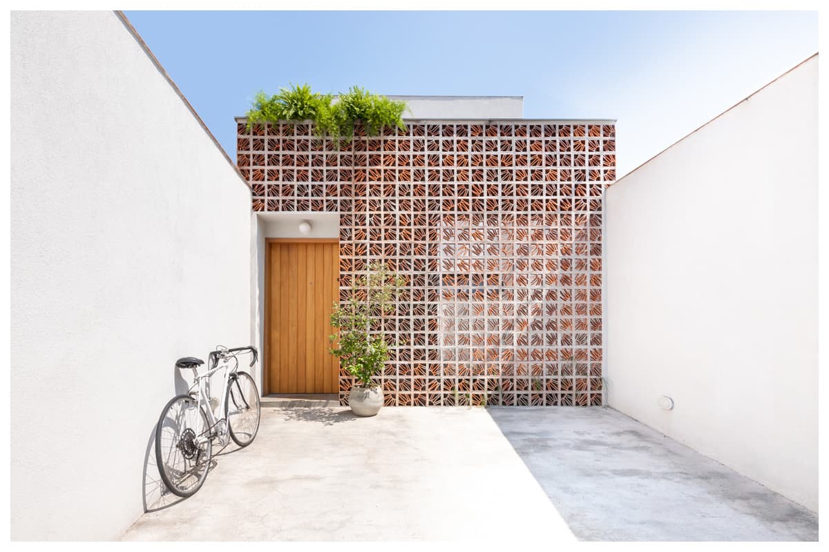 Casa Alegre, arquitetura inteligente em terreno desafiador