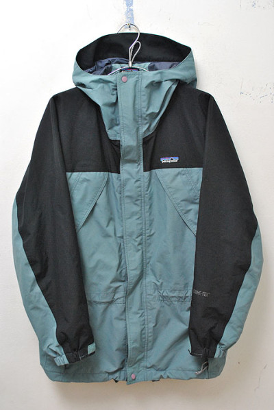 GORE-TEX ストームジャケット 02年製 Patagonia ブラック GORE-TEX ストームジャケット 02年製 Patagonia ブラック