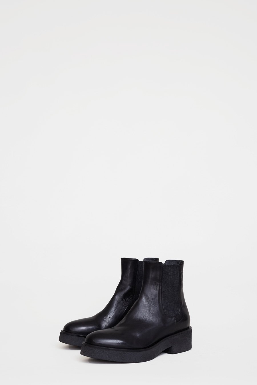 Very Goods No.6 Pull on Crepe Sole Boot in Nero