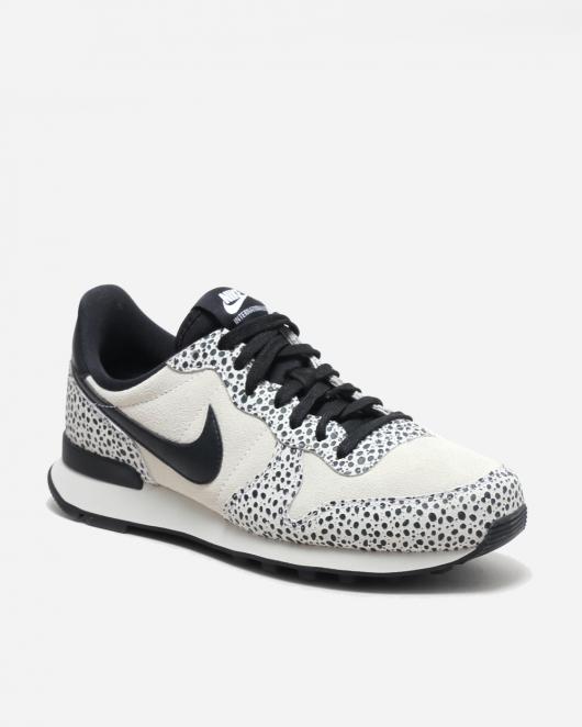 Very Naked - Supplying with sneakers - Nike Internationalist Premium 828404 101 | NAKED