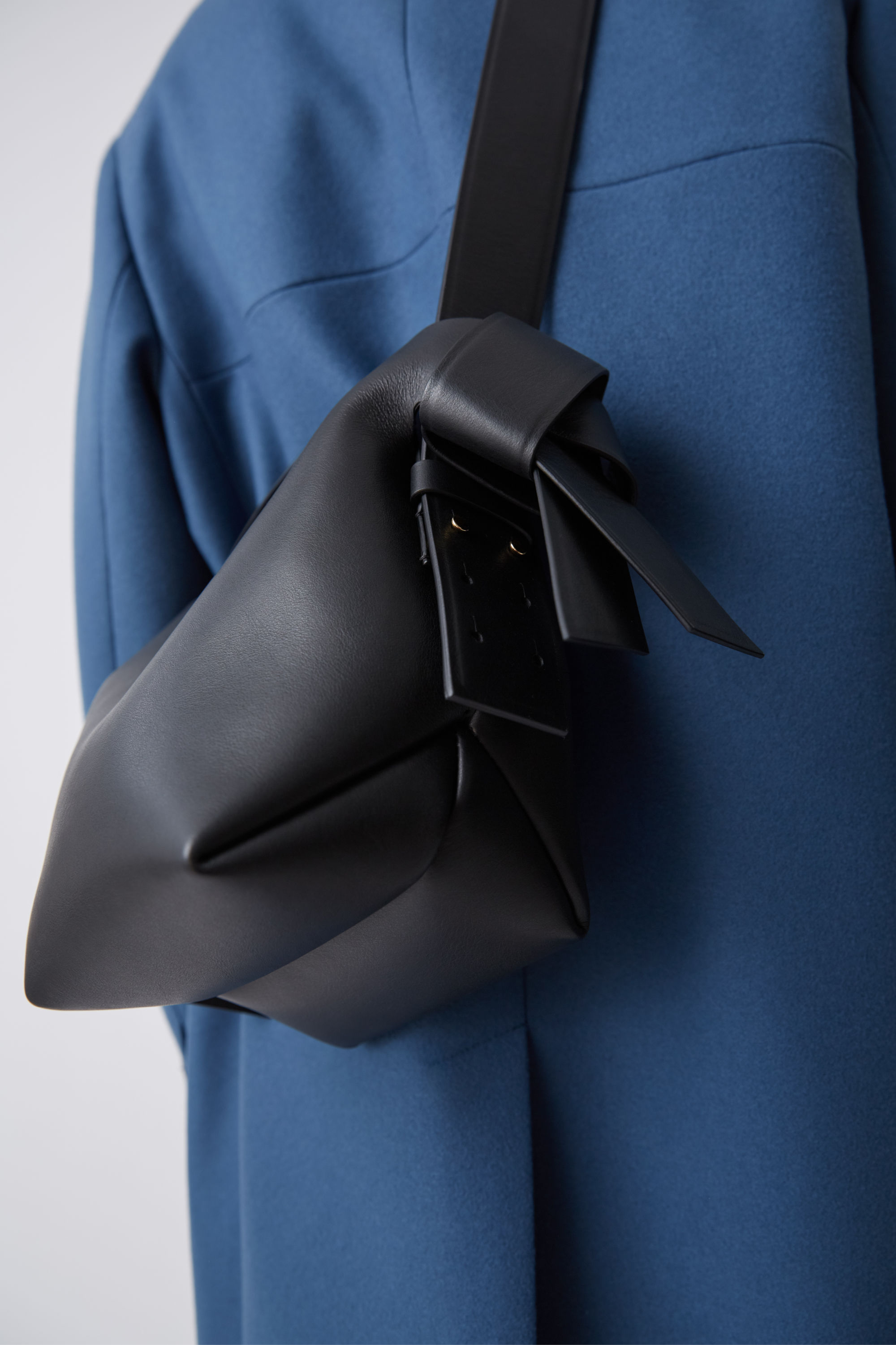 acne musubi mini black