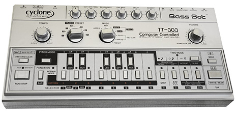 Very Goods | RA Reviews: Cyclone Analogic - Bass Bot TT-303 (Tech)