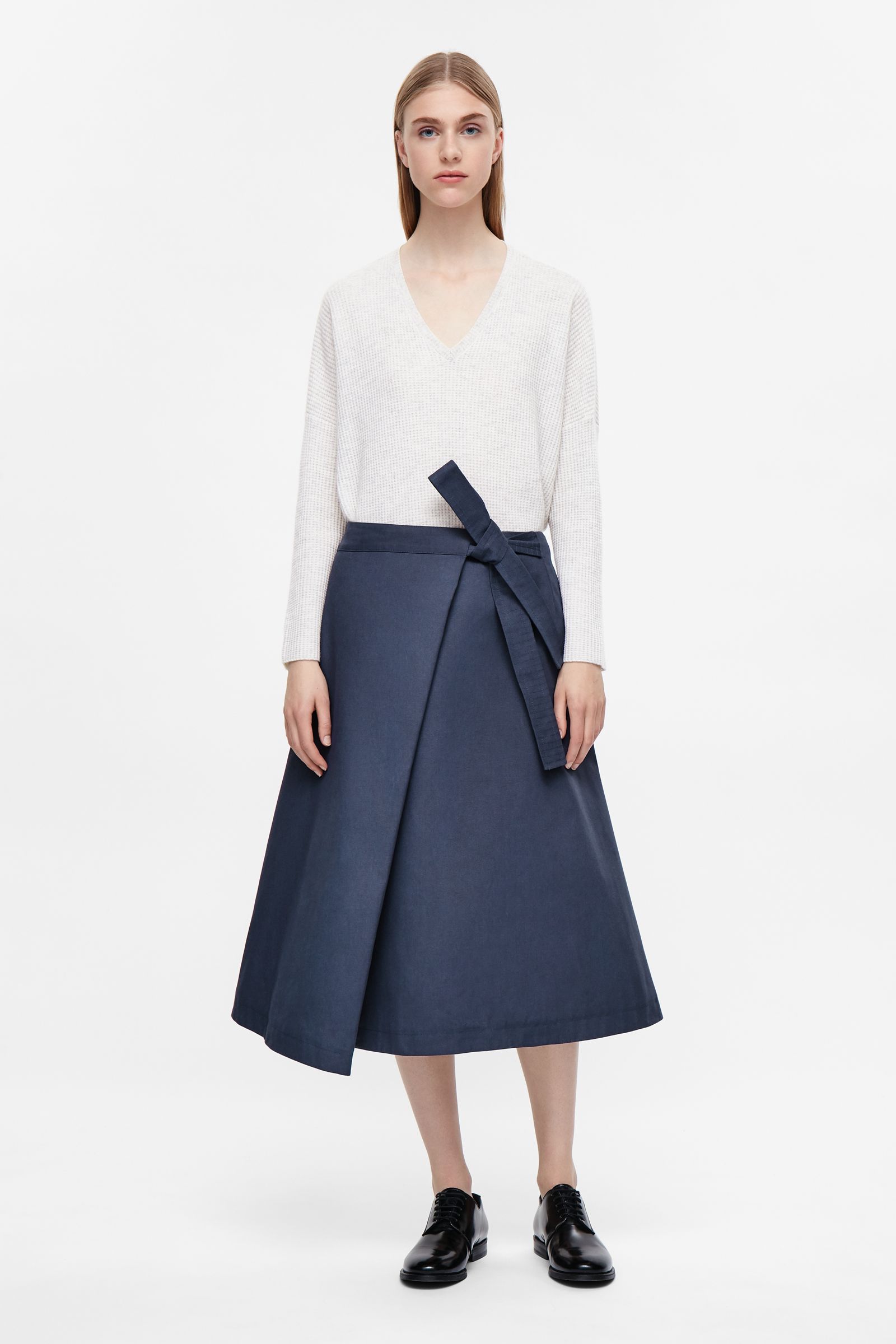 ★OHESHIO★ CHECK WRAP SKIRT NAVY 24SS24000BHNV Allie Nicole Mini Wrap Skirt in Navy Blue - Never | Depop