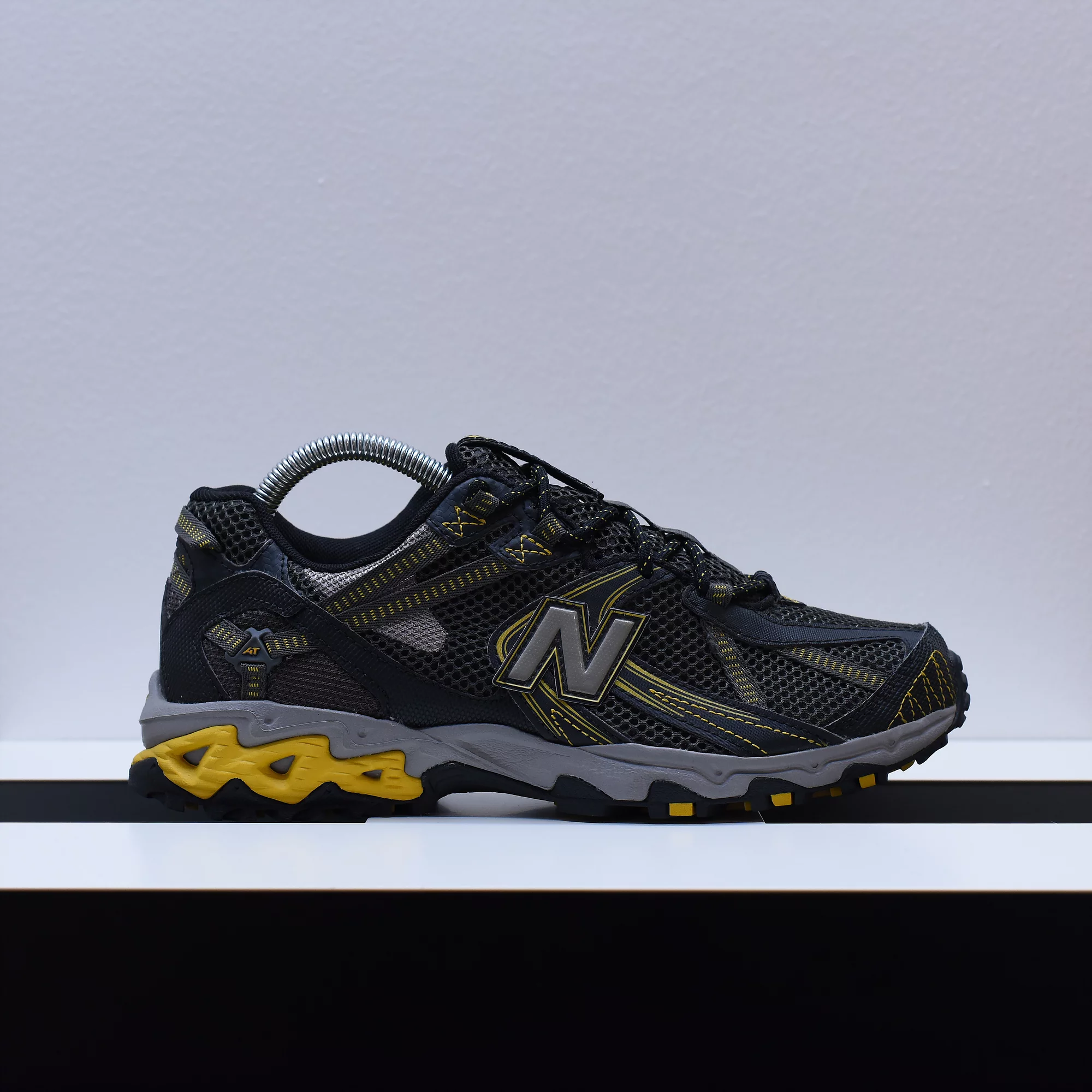 new balance 572 black