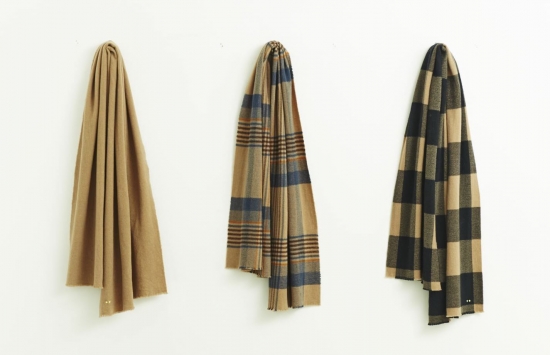 Very Goods Loomer Baby Camel Fleece Stole Copyleft Aeta Charrita Drole De Monsieur Freshservice Loomer Monica Castiglioni Postalco St Cat Tuki 嘉手納重広 正規取扱店 通販