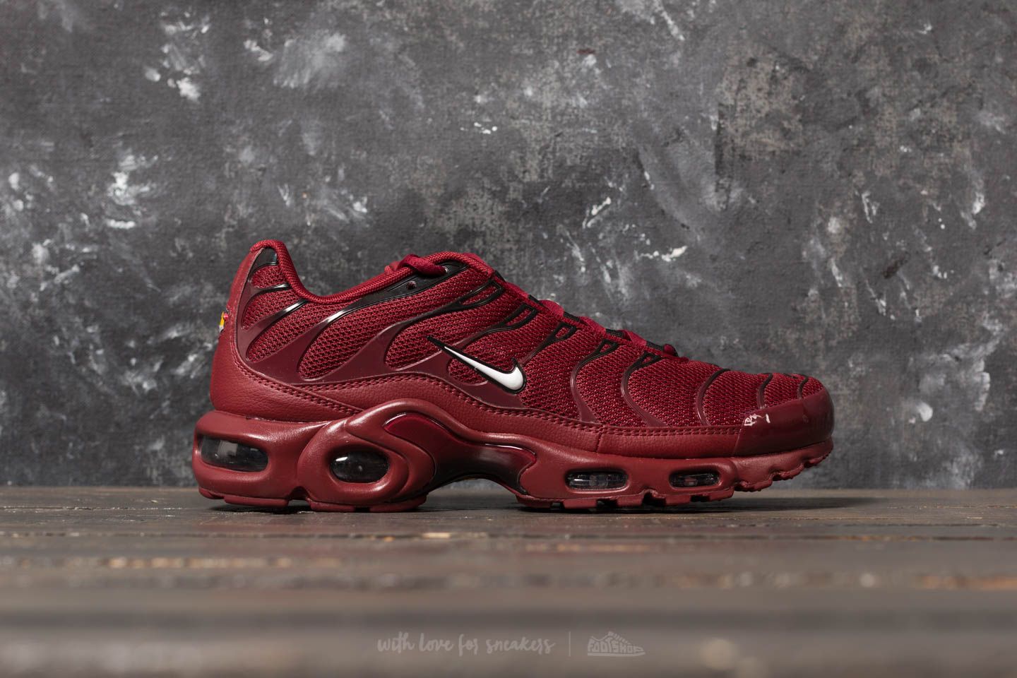 team red nike air max plus