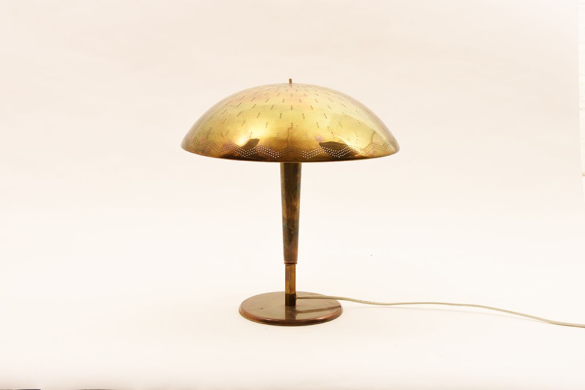 Very Goods Artek Umbrella table lamp