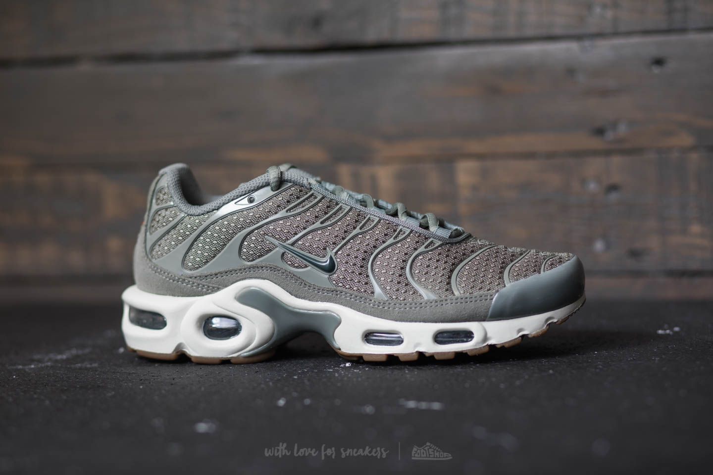 Very | Nike Wmns Air Max Plus Stucco/ Vintage | Footshop