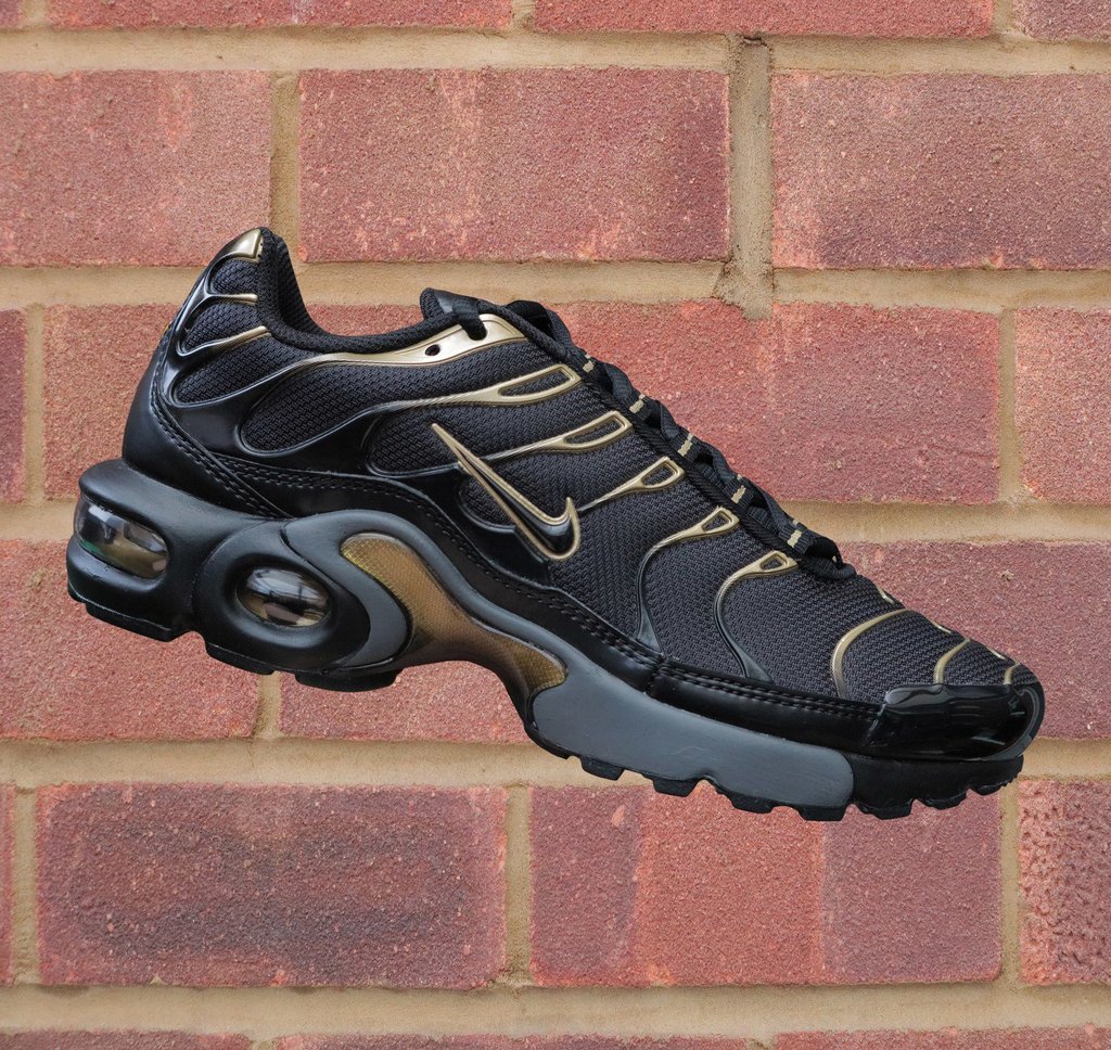 nike air max plus black and metallic gold