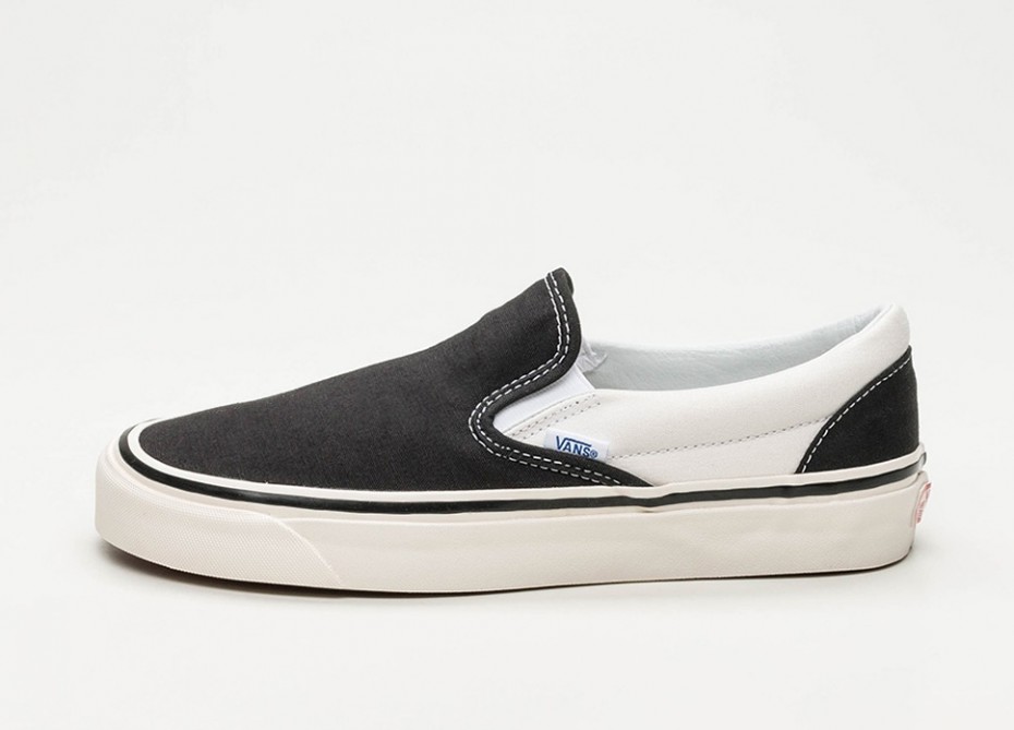 black white vans slip on