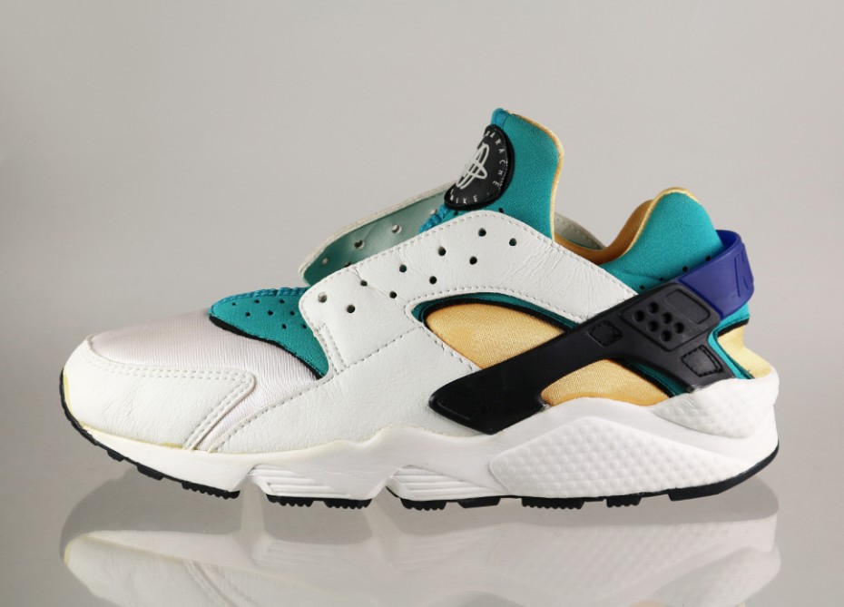 Very Goods | Nike Air Huarache Sz. 11.5 (White - Blue / Emerald