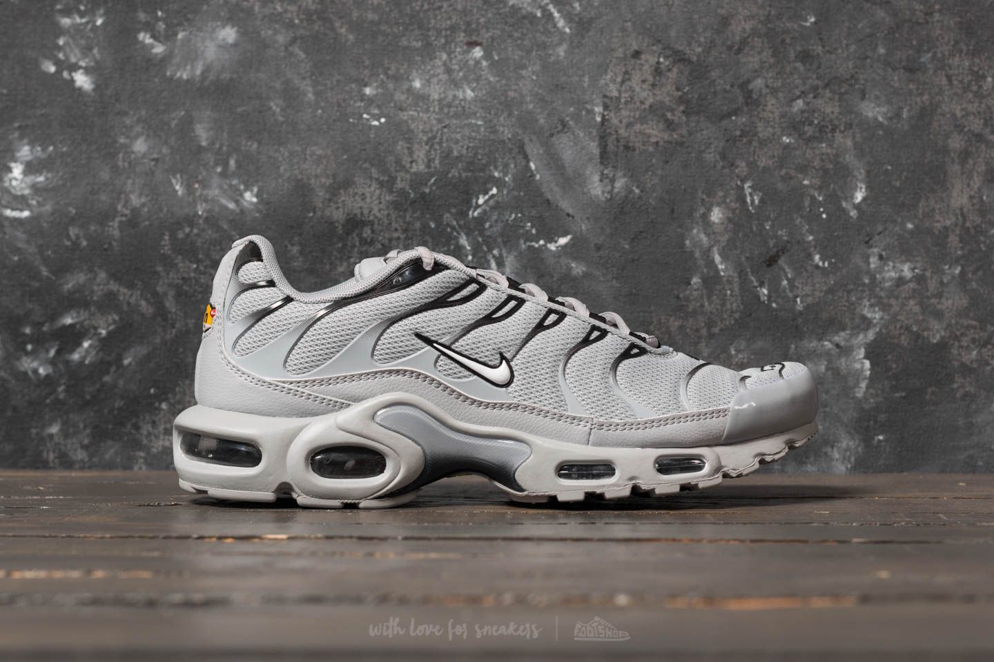 nike air max plus wolf grey white black