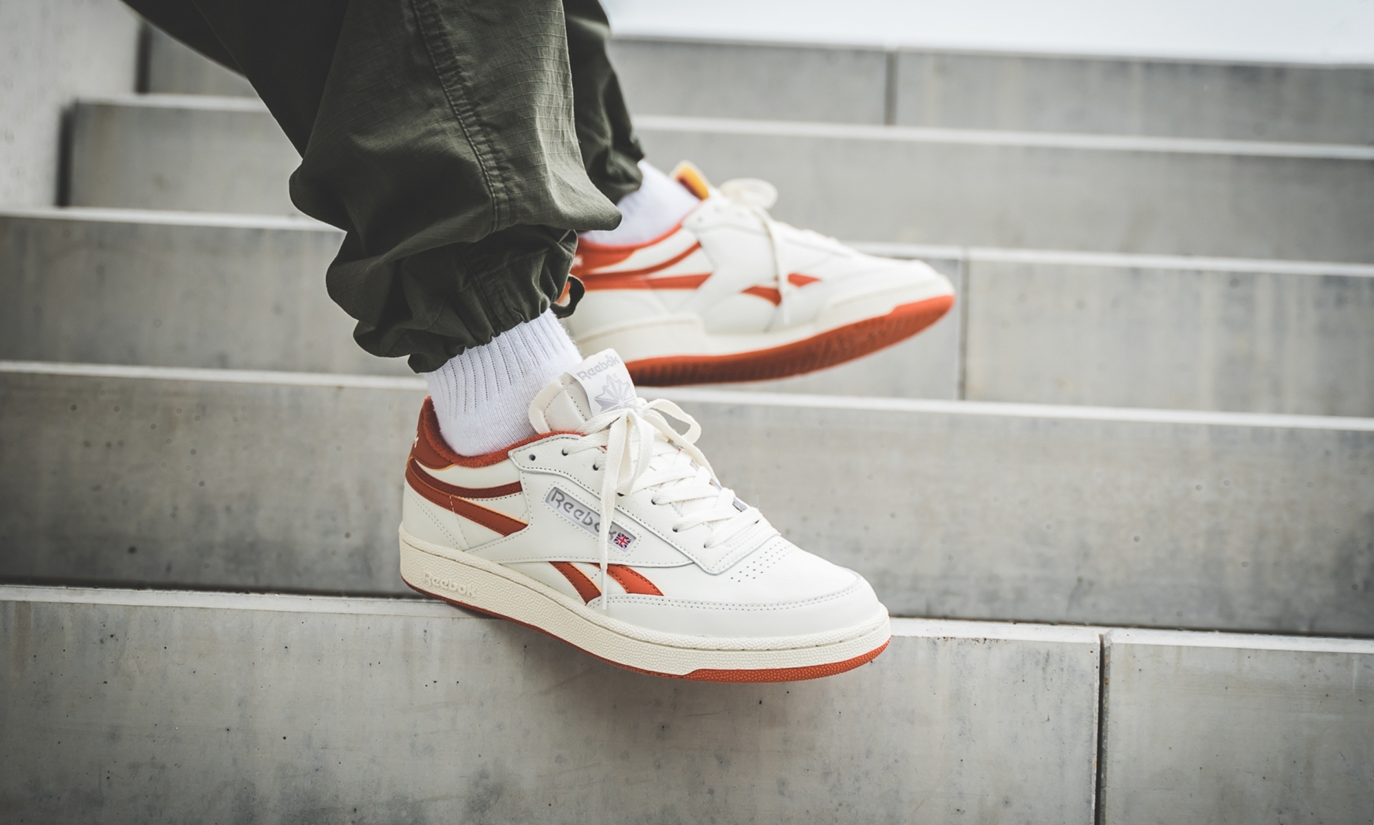 Very Goods Reebok Revenge Plus MU beige orange DV7186