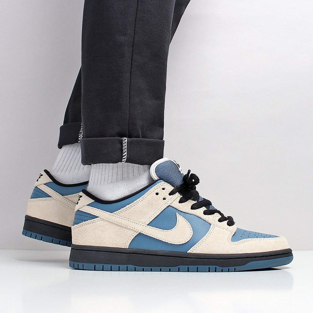 dunk low thunderstorm