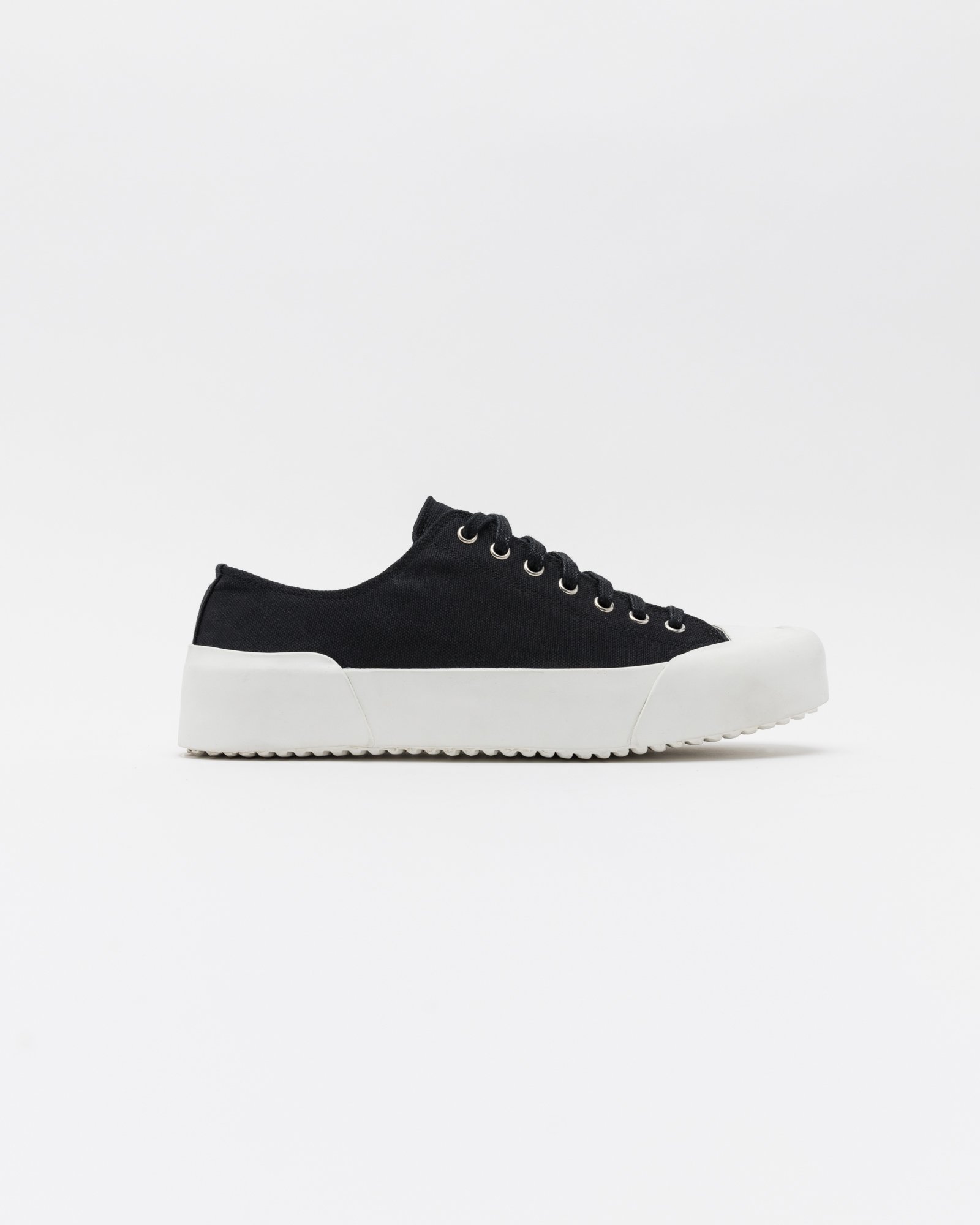 Very Goods | Olona Low Rise Sneakers in Black – Roden Gray