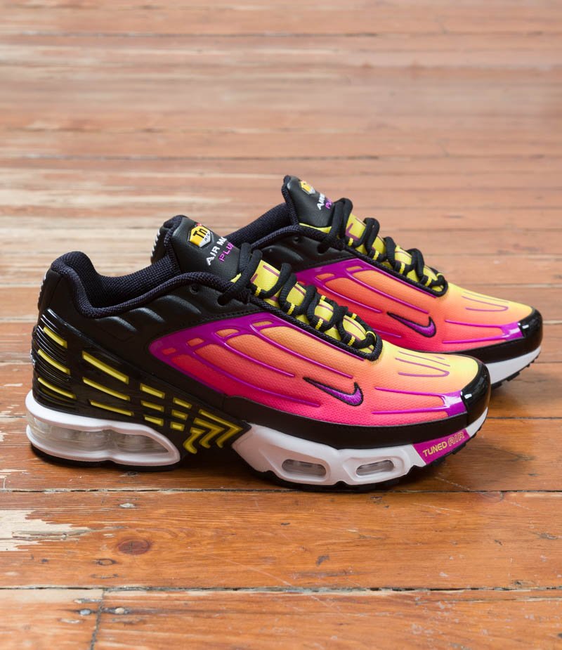 hyper violet air max plus