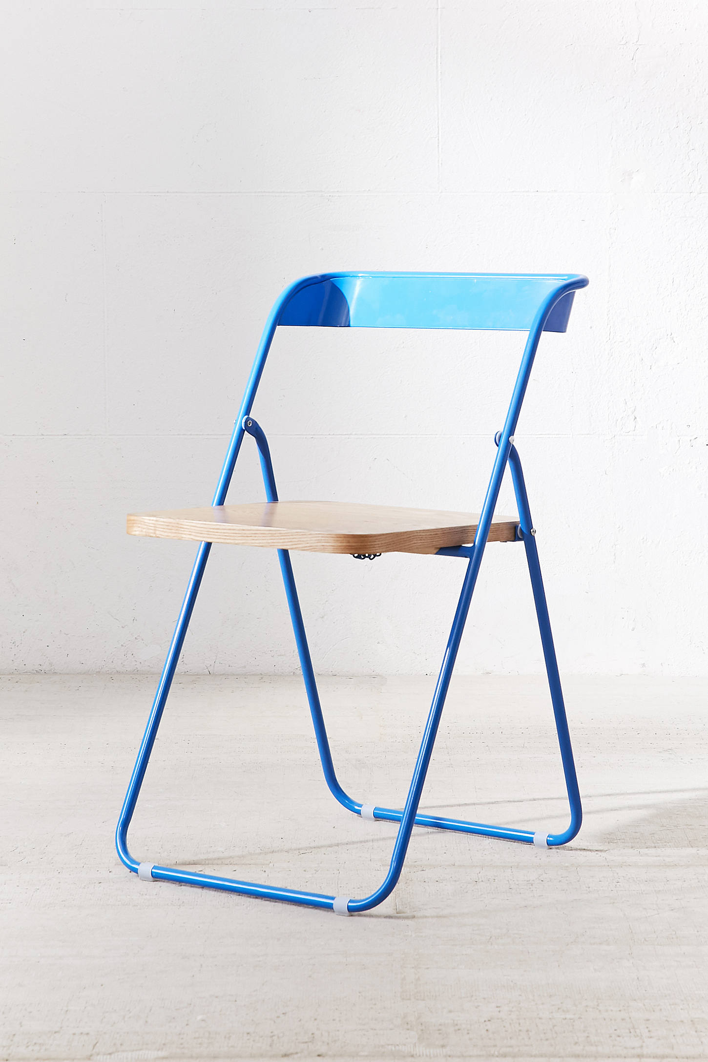 Very Goods Nora Wooden Folding Chair Urban Outfitters