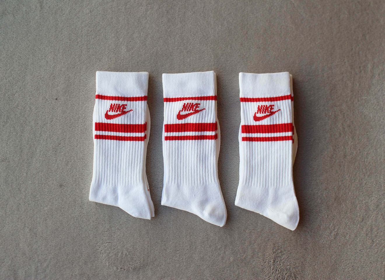 nike essential stripe crew socks