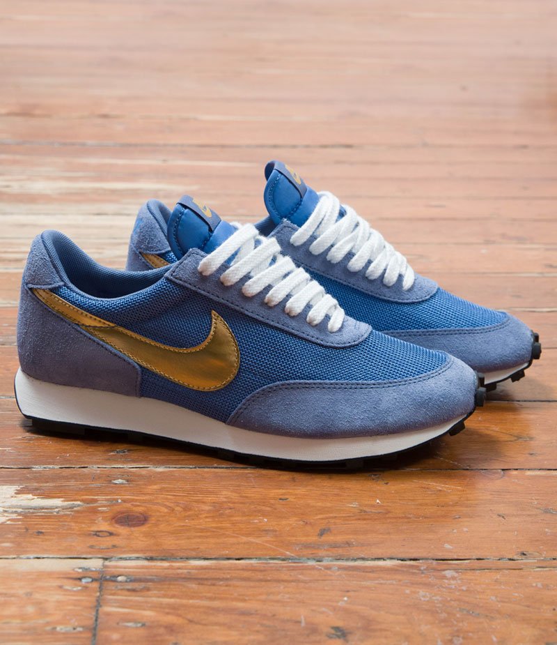 nike daybreak sp blue gold