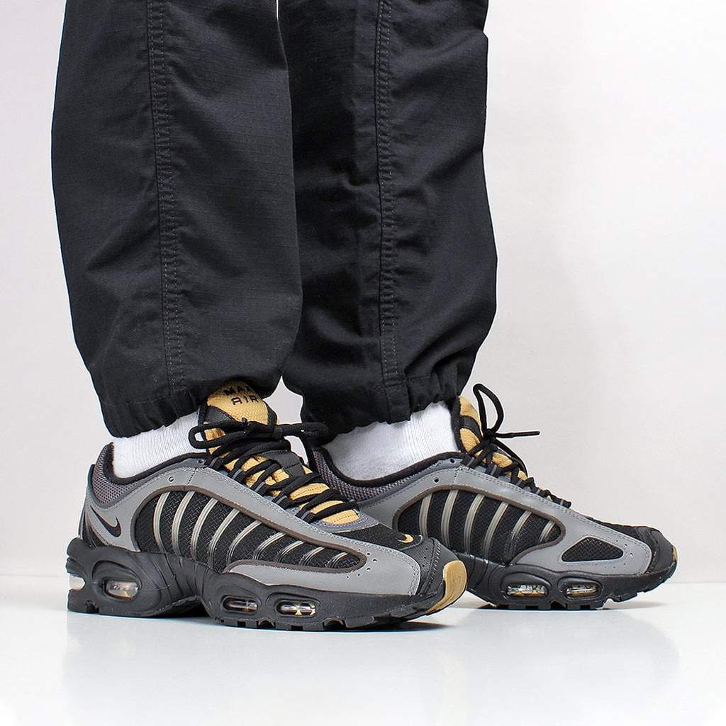 air max tailwind iv black black metallic pewter metallic gold