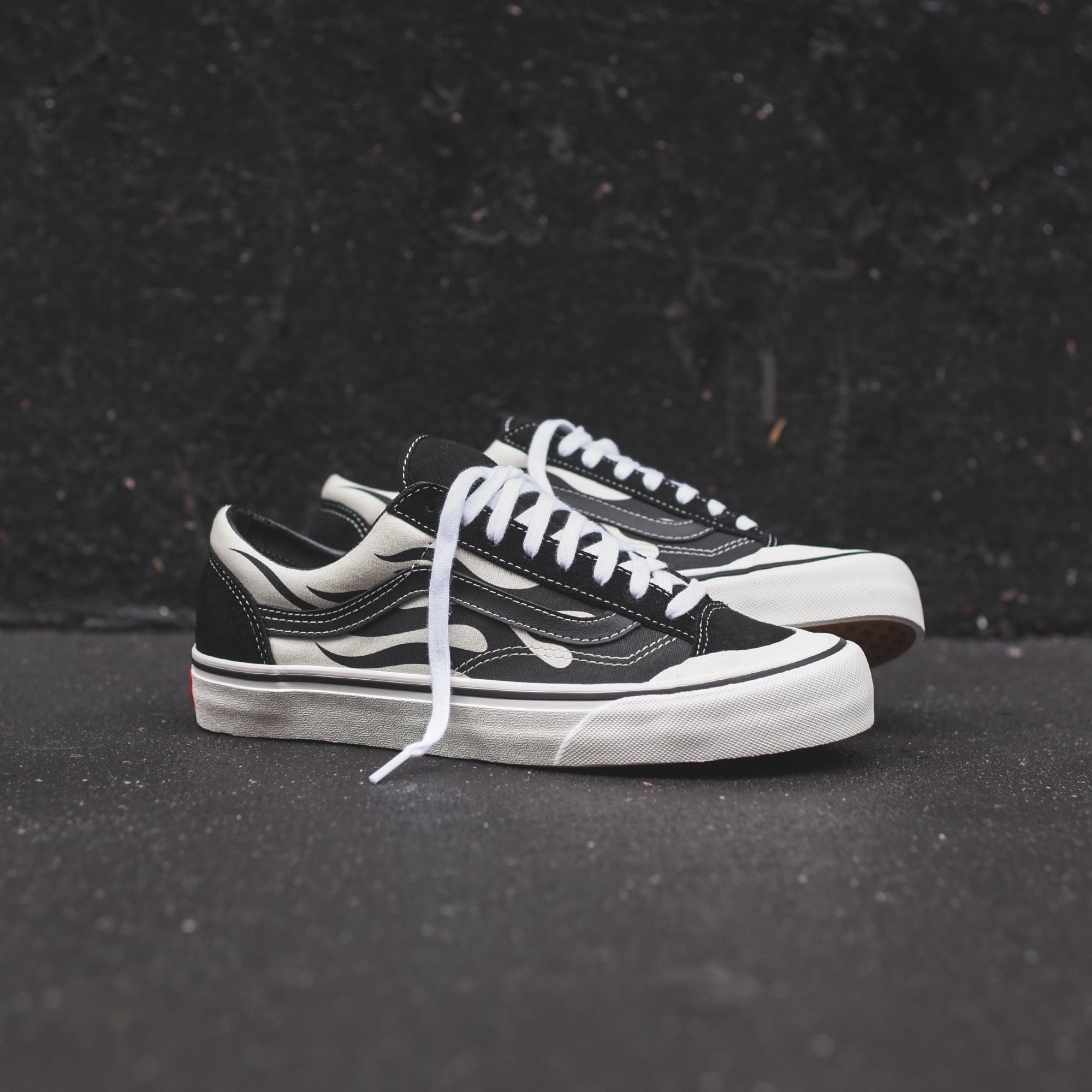 vans style 36 decon flame