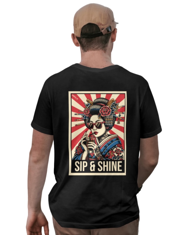 Camiseta negra con diseño gráfico de mujer japonesa y texto "SIP & SHINE" en la espalda